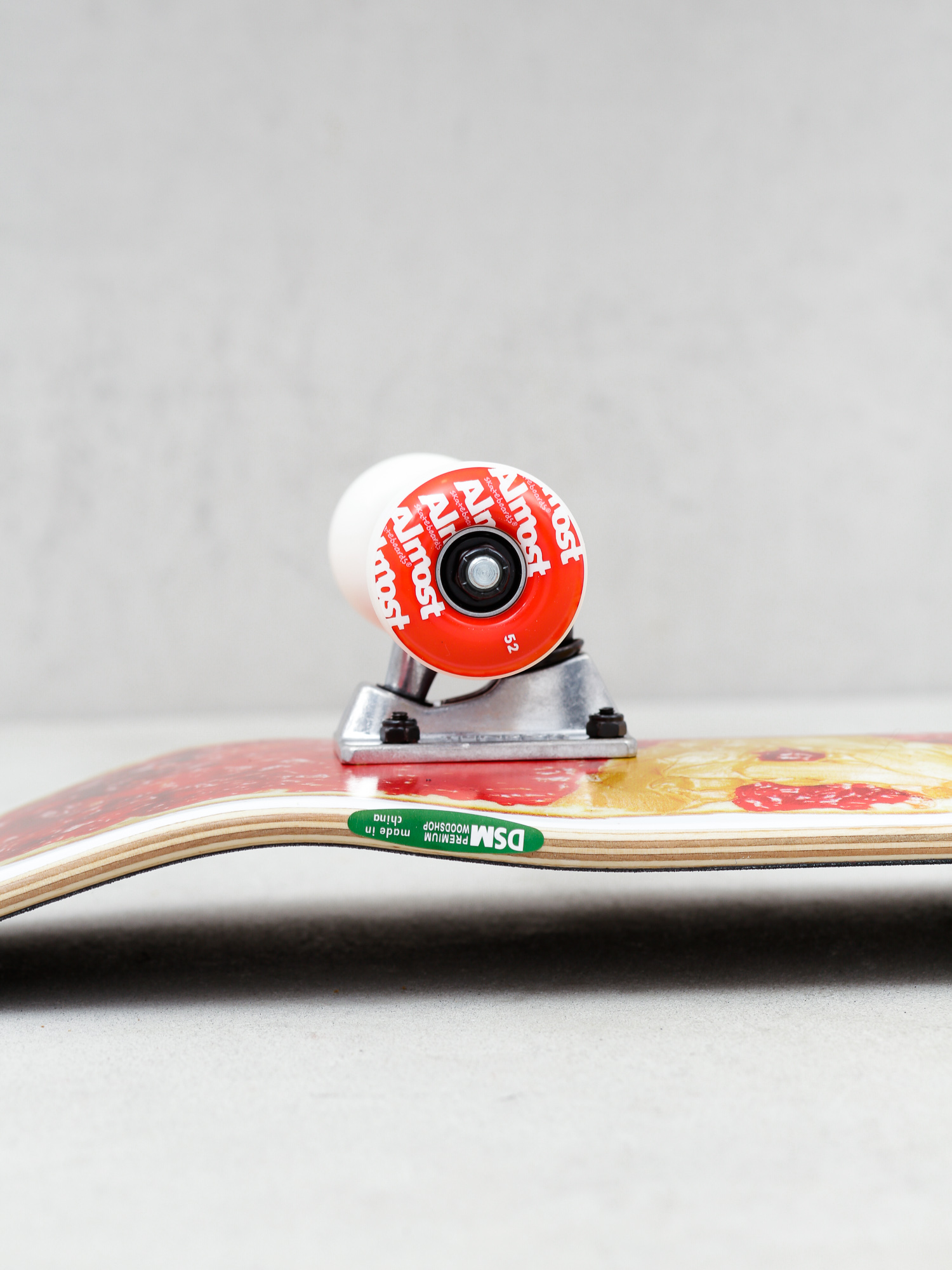 スケートボード Almost ALMOST BP&J Strawberry Skateboard Almost PB & J - červená (strawberry)