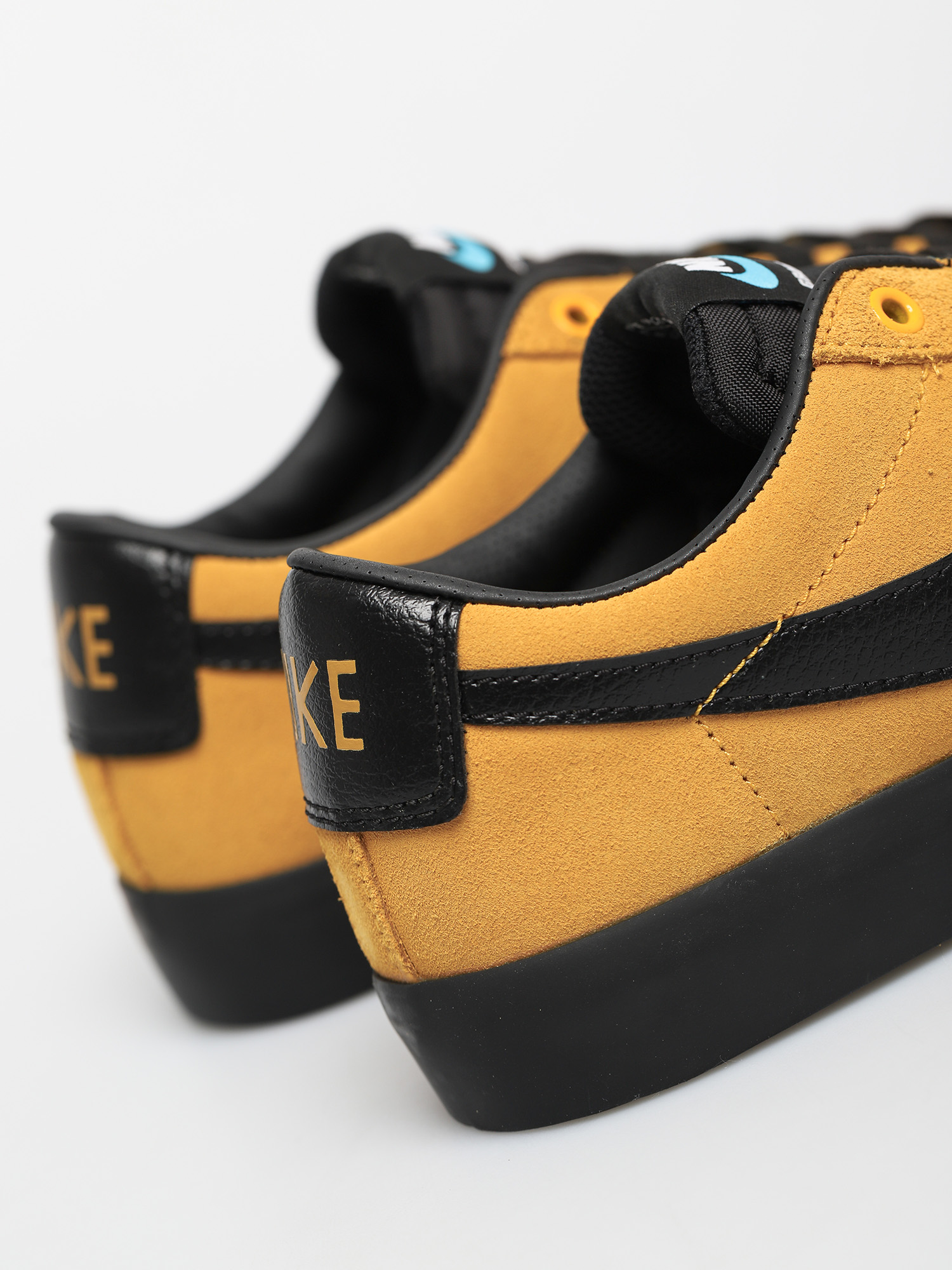 Boty Nike SB Blazer Low Gt (university gold/black university gold)