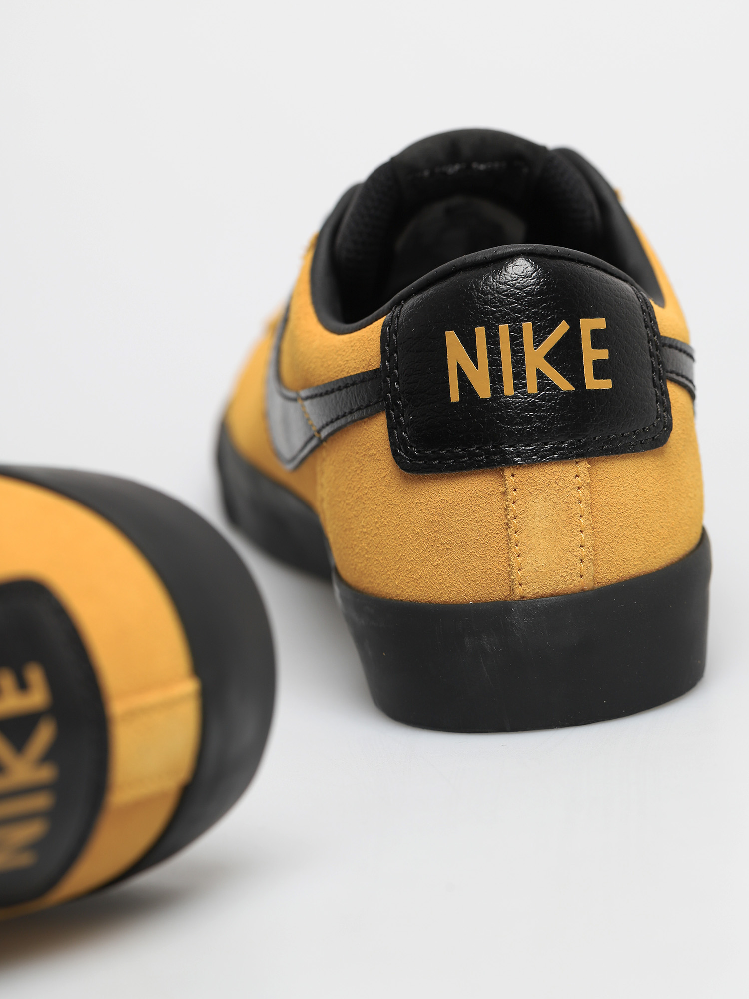Boty Nike SB Blazer Low Gt (university gold/black university gold)