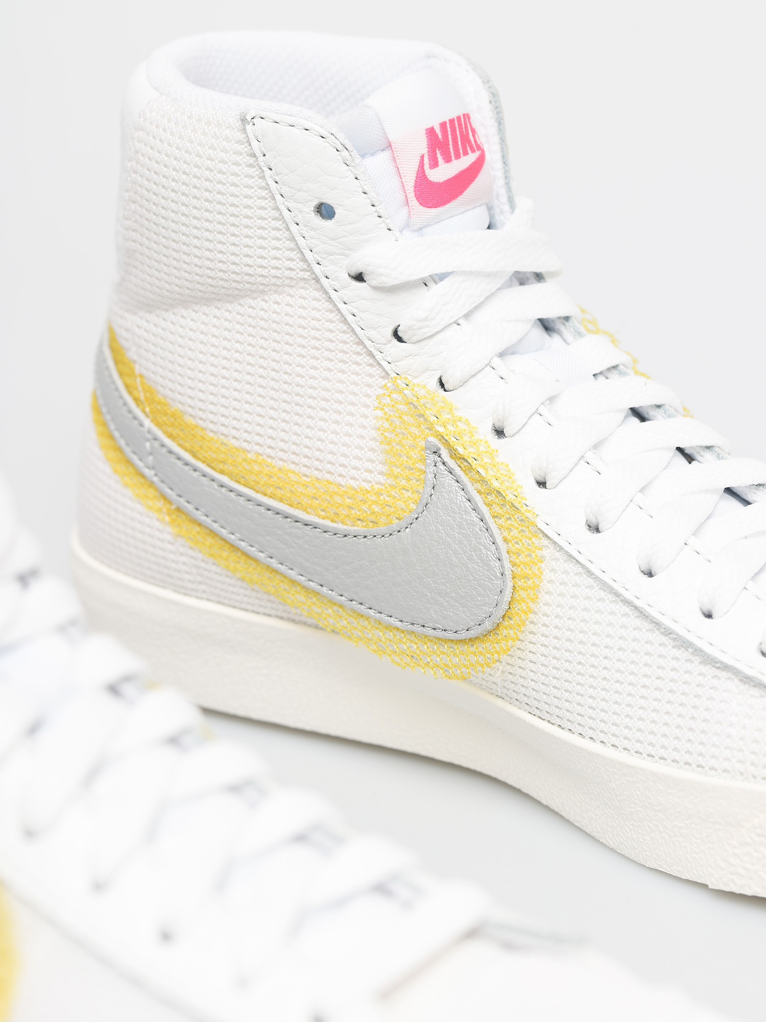 nike blazer mid 77 vintage gold edition with chain