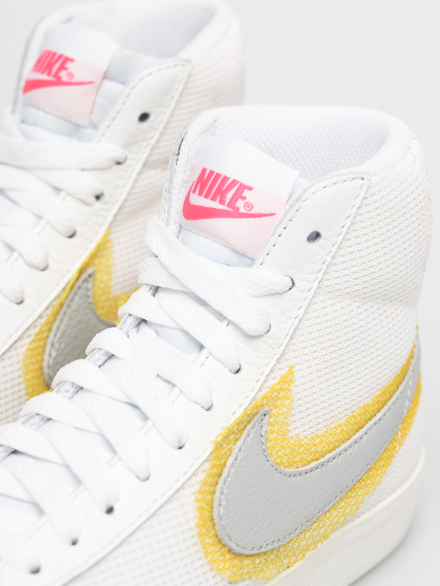 nike blazer mid 77 vintage gold edition with chain