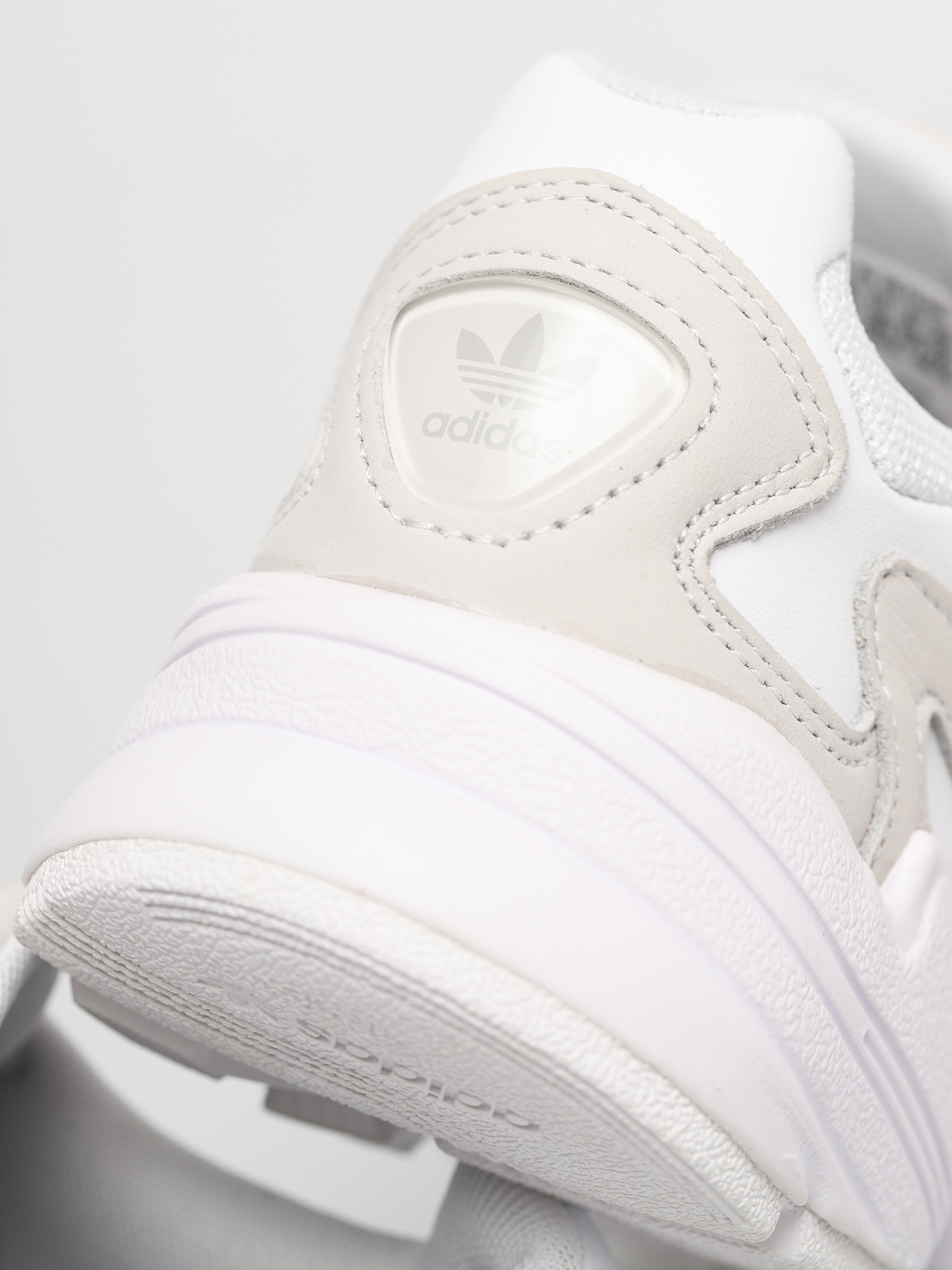 Boty adidas Originals Falcon Wmn (ftwwht/ftwwht/crywht)