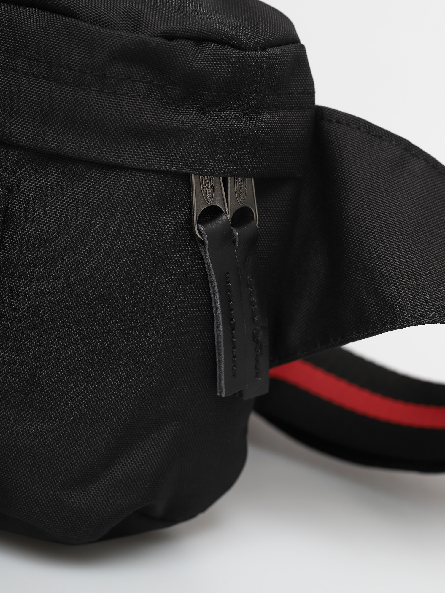 Ledvinka Eastpak X Stranger Things  Dallas (stease black)