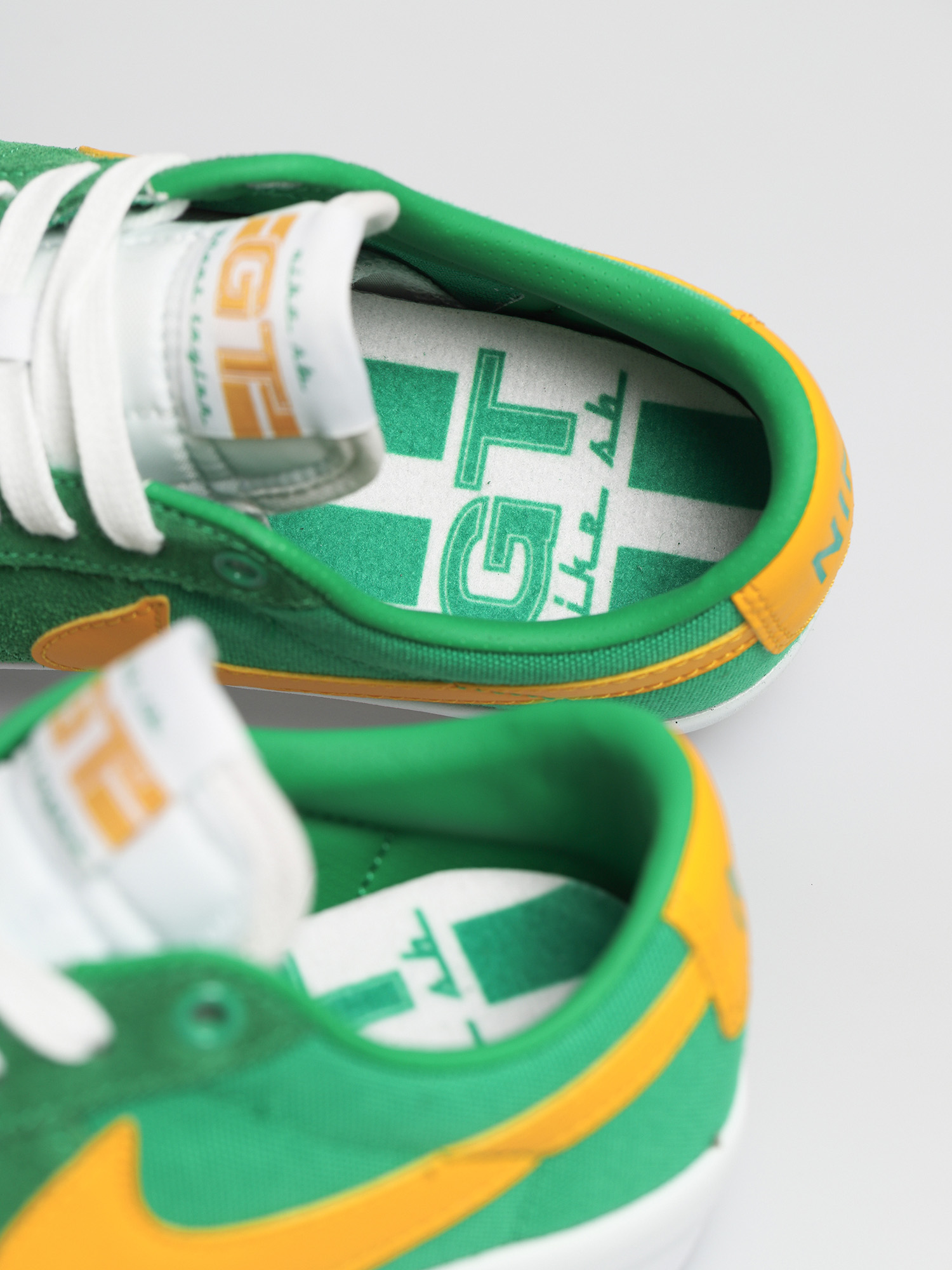 Boty Nike SB Zoom Blazer Low Pro Gt (lucky green/university gold black white)