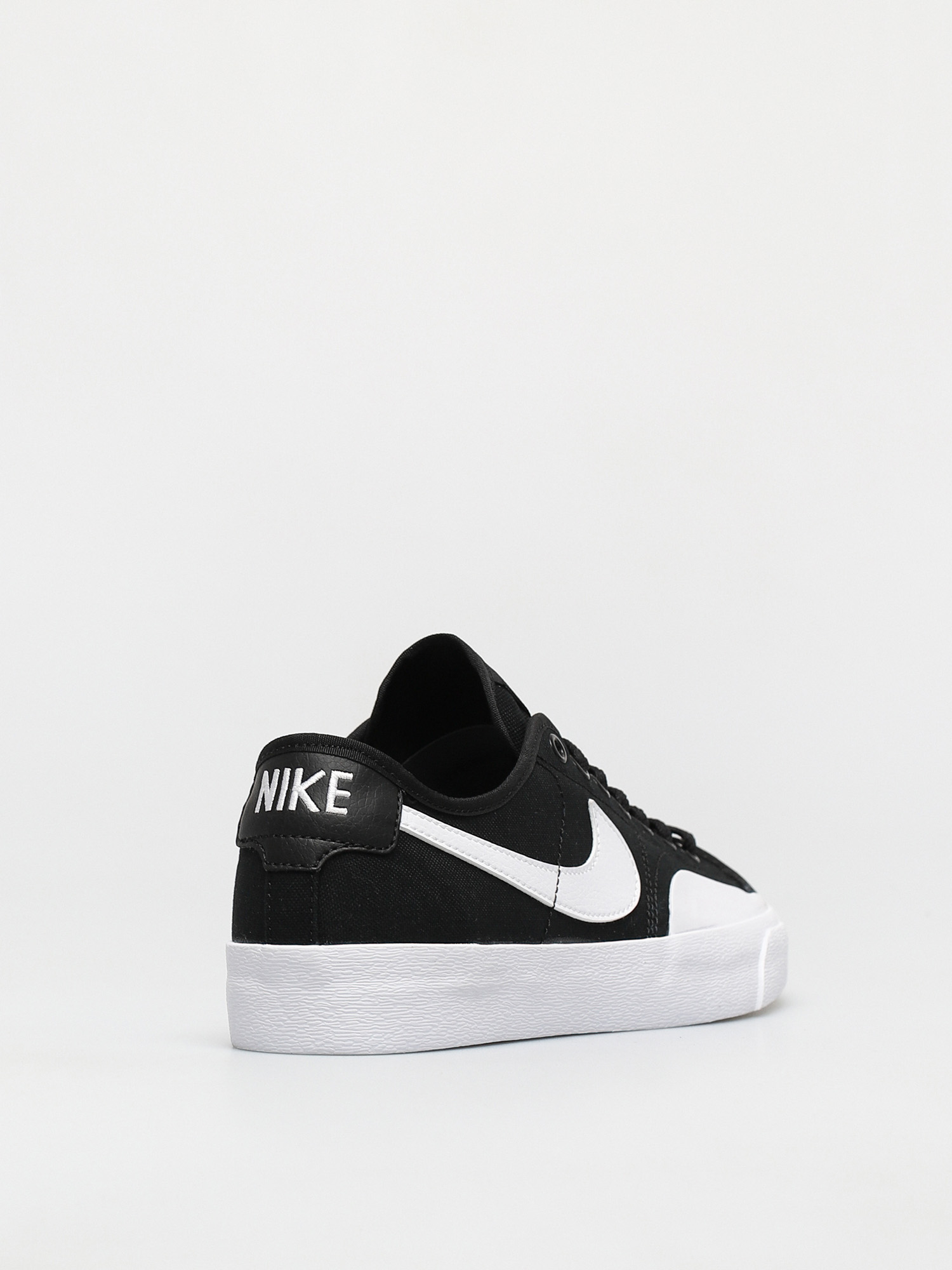 Boty Nike SB Blazer Court (black/white black gum light brown)