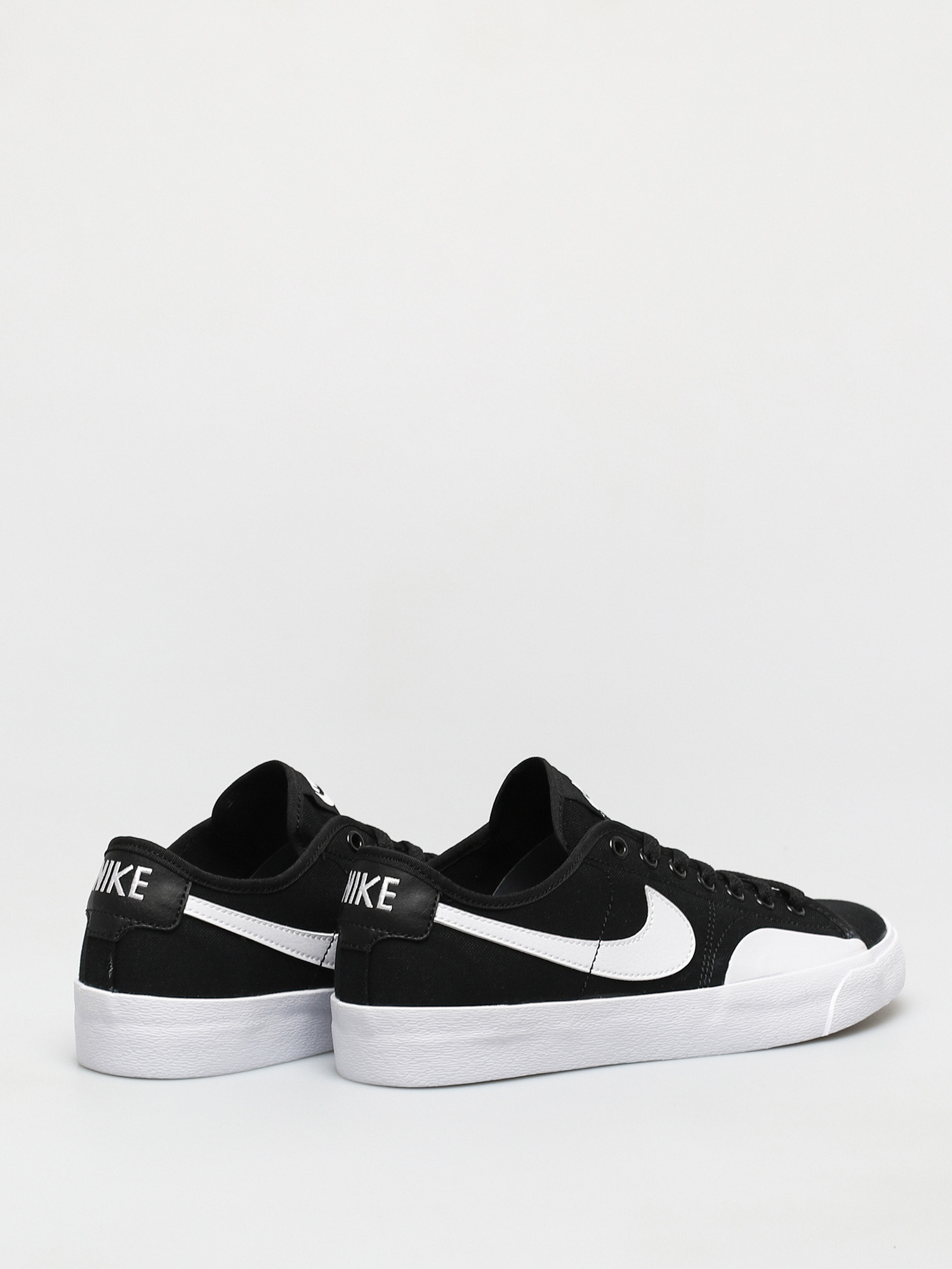 Boty Nike SB Blazer Court (black/white black gum light brown)