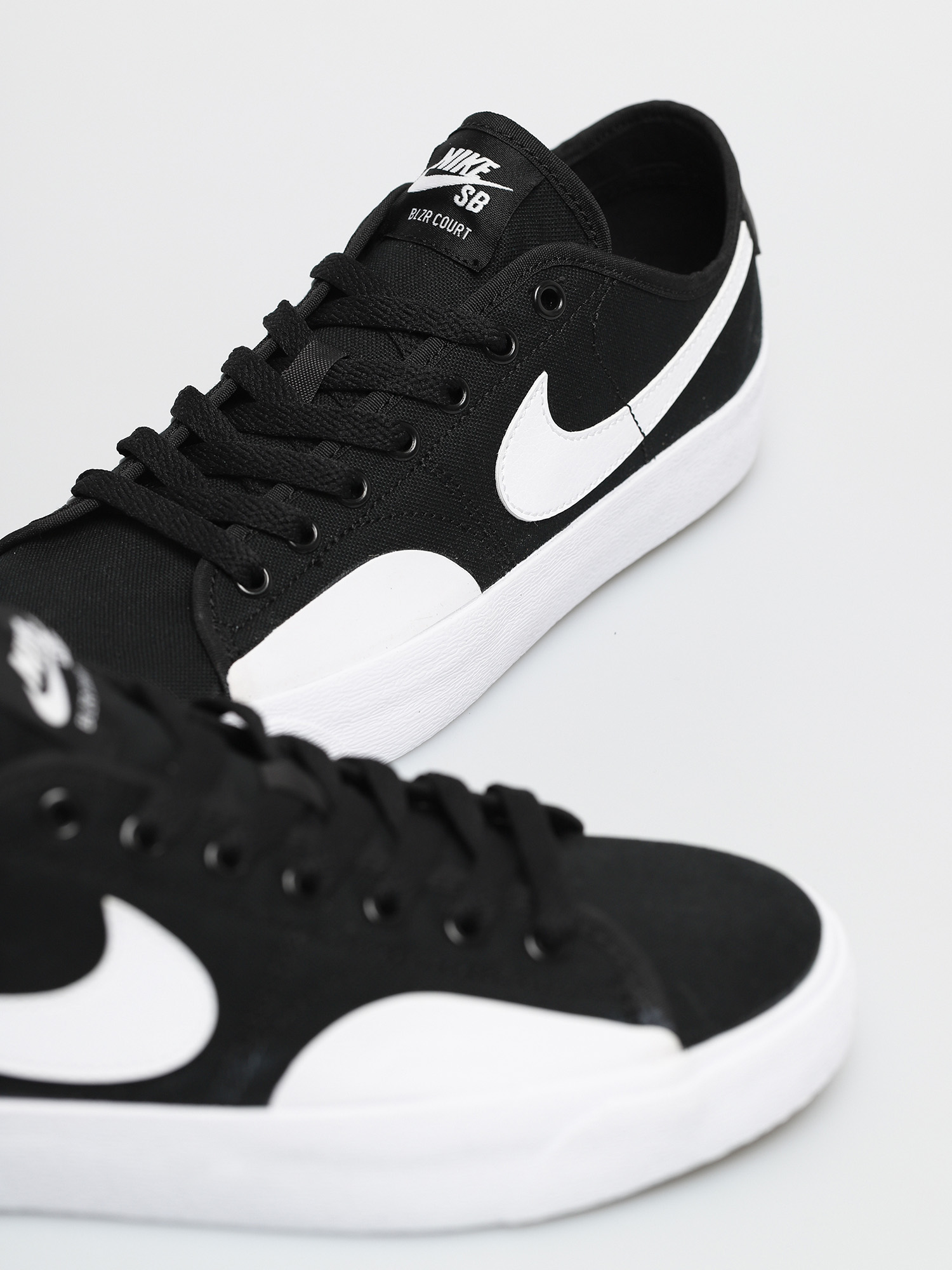Boty Nike SB Blazer Court (black/white black gum light brown)