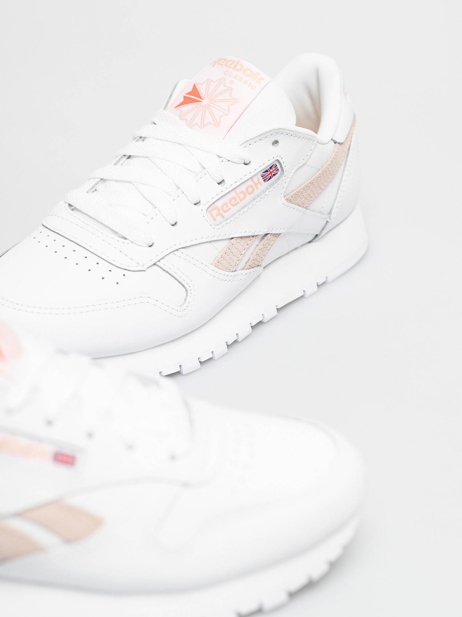 Boty Reebok Cl Lthr Wmn (white/aurorg/cerpnk)