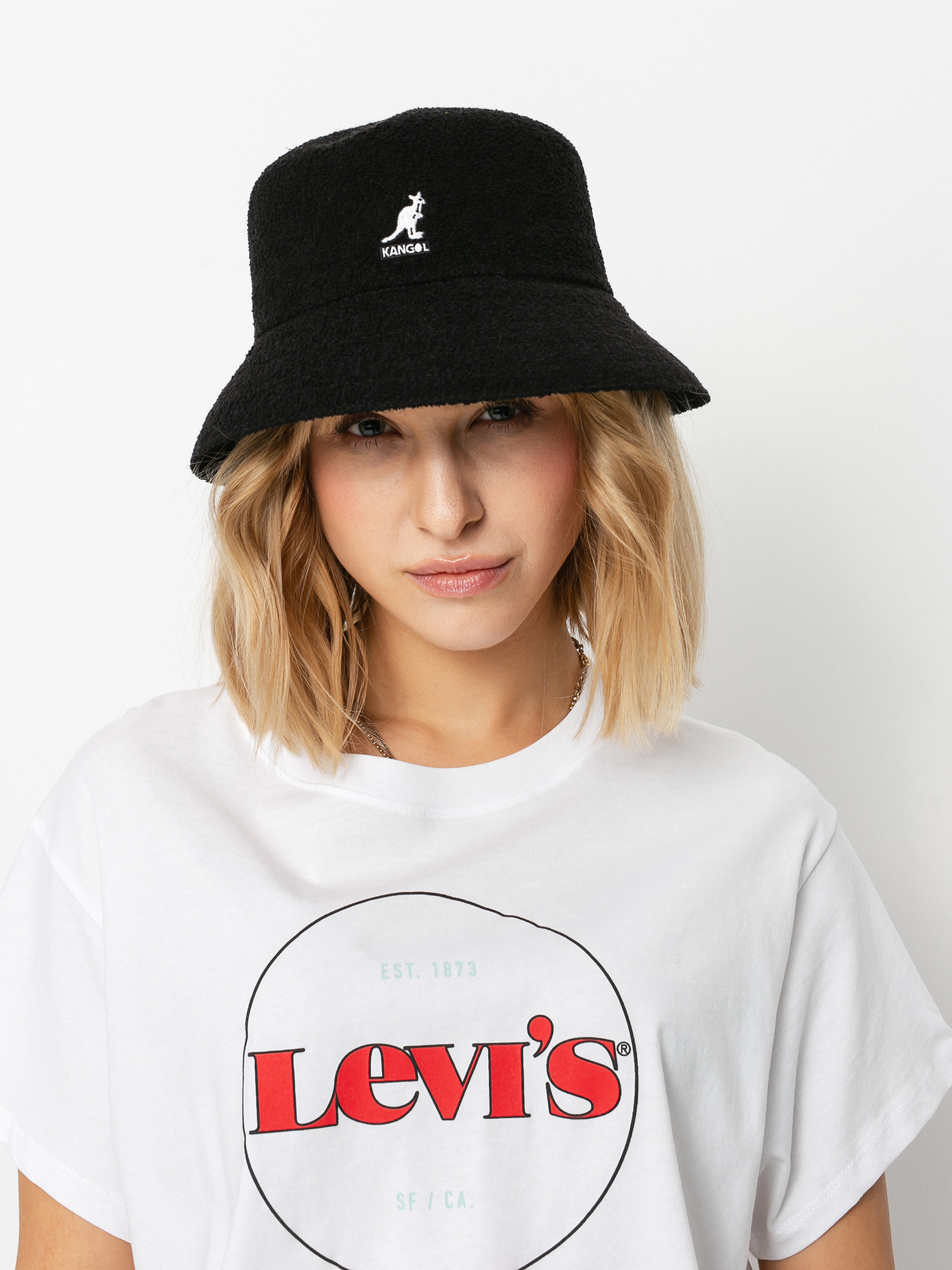 Tričko Levi's® Graphic Varsity Wmn (white)