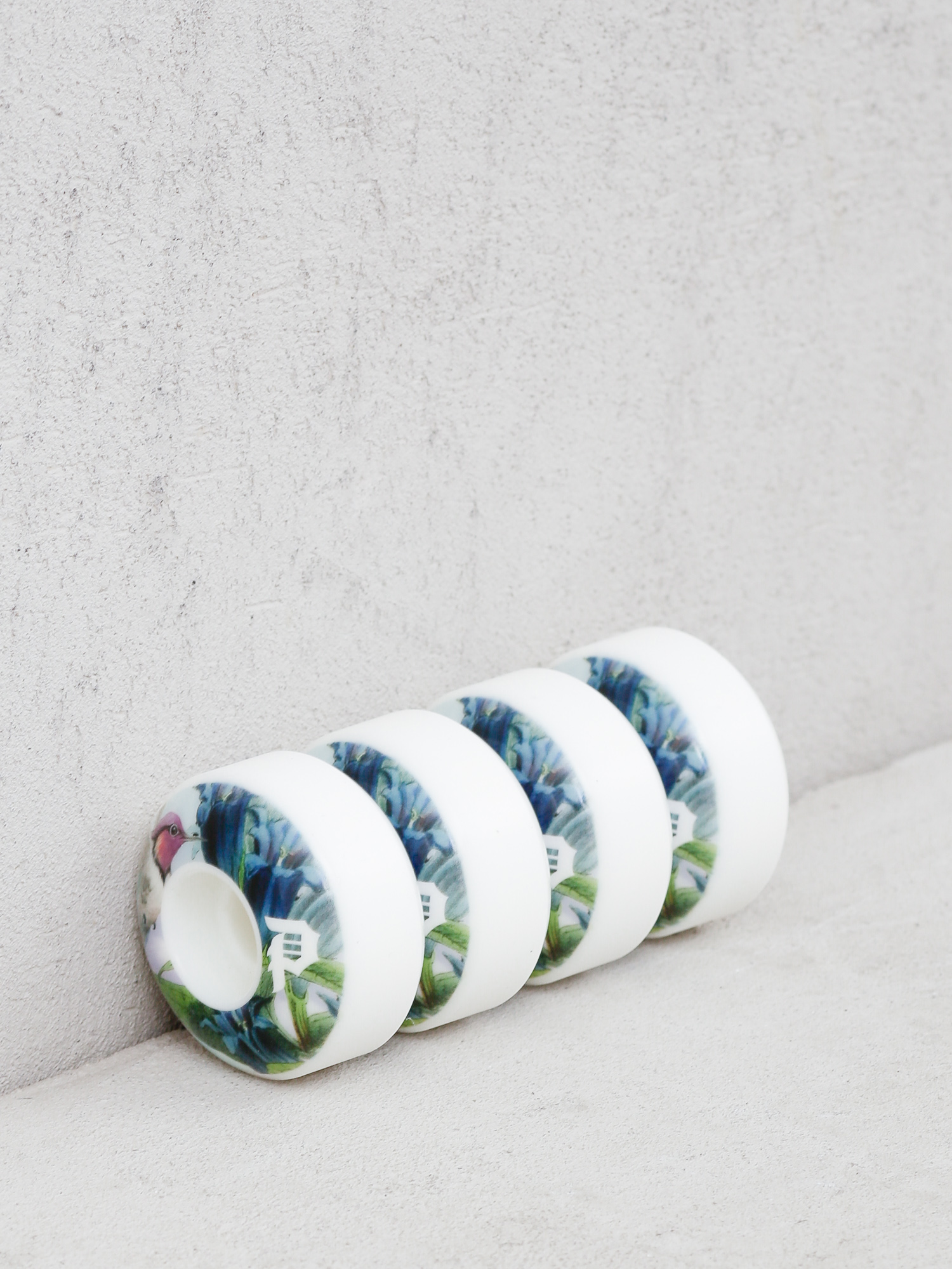 Kolečka Primitive Humming (white)