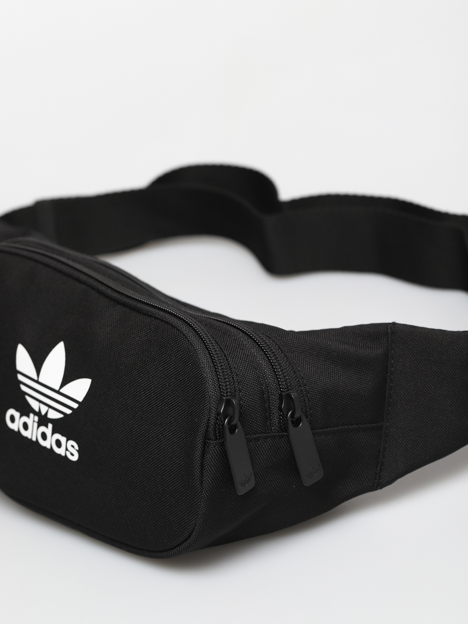 Ledvinka adidas Originals Essential Cbody (black)