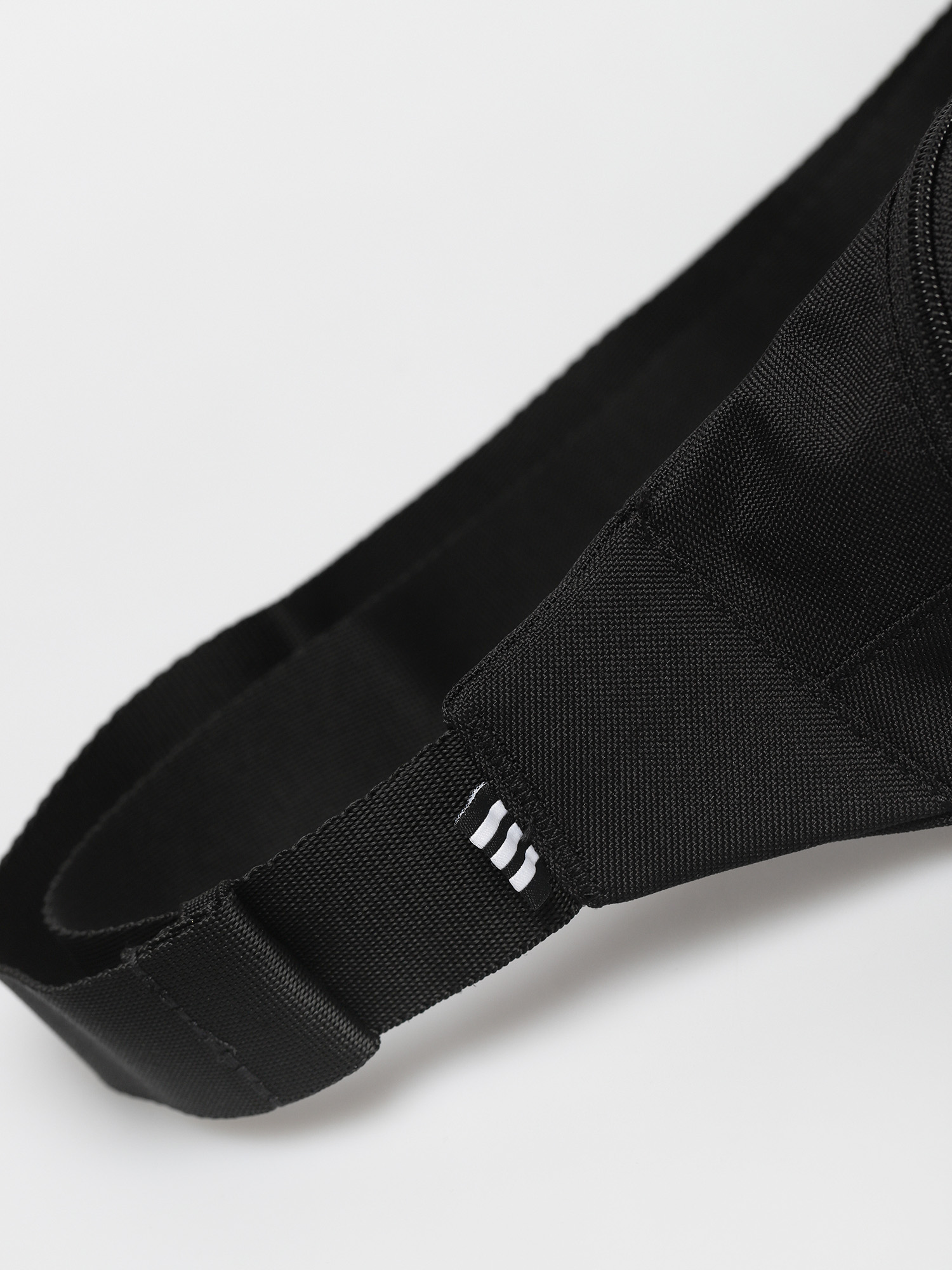 Ledvinka adidas Originals Essential Cbody (black)