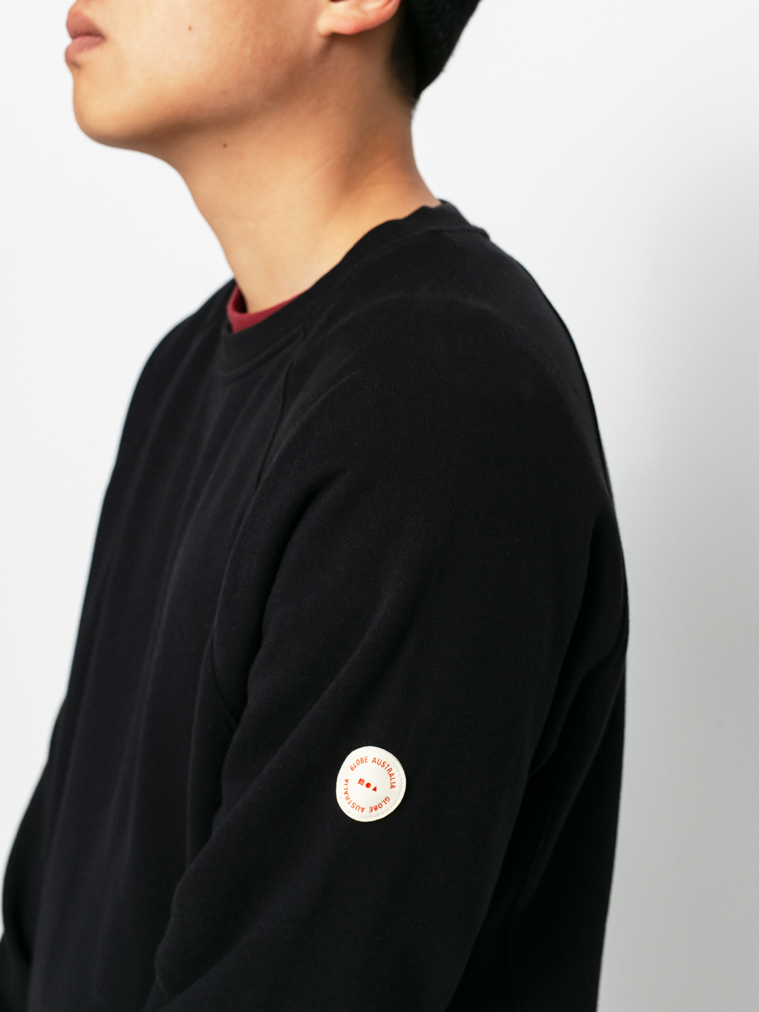 Mikina Globe Traveller Crew (black)