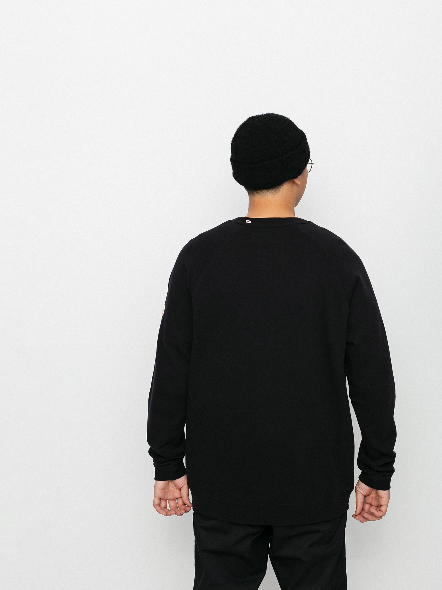 Mikina Globe Traveller Crew (black)