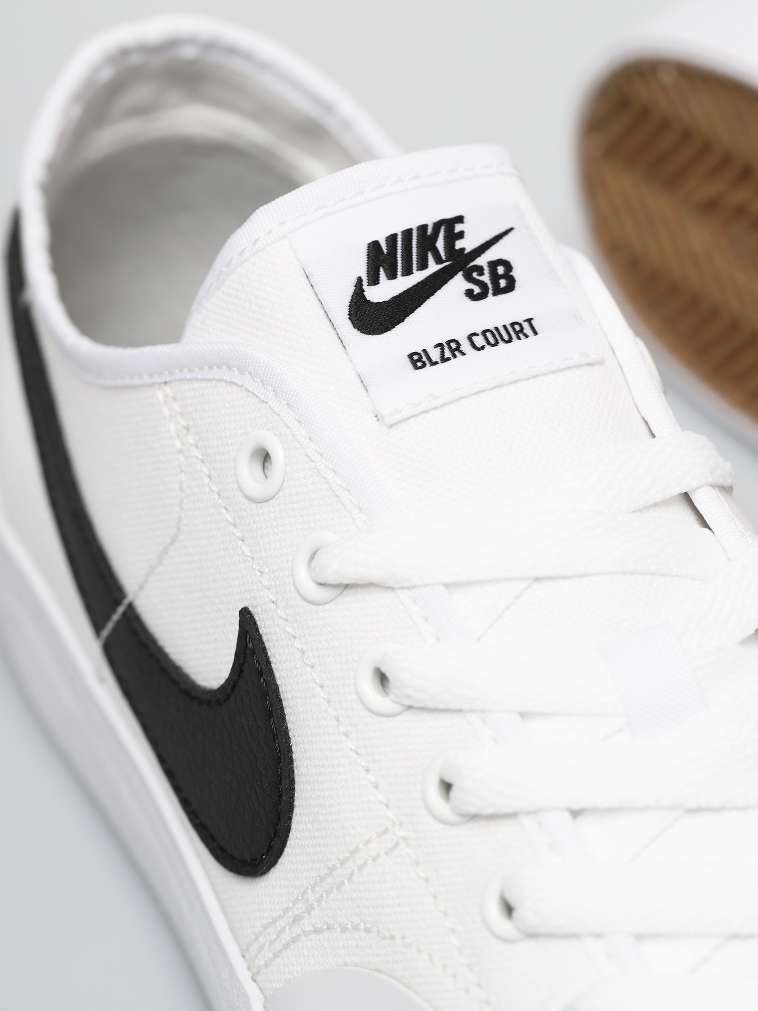 Boty Nike SB Blazer Court (white/black white black)