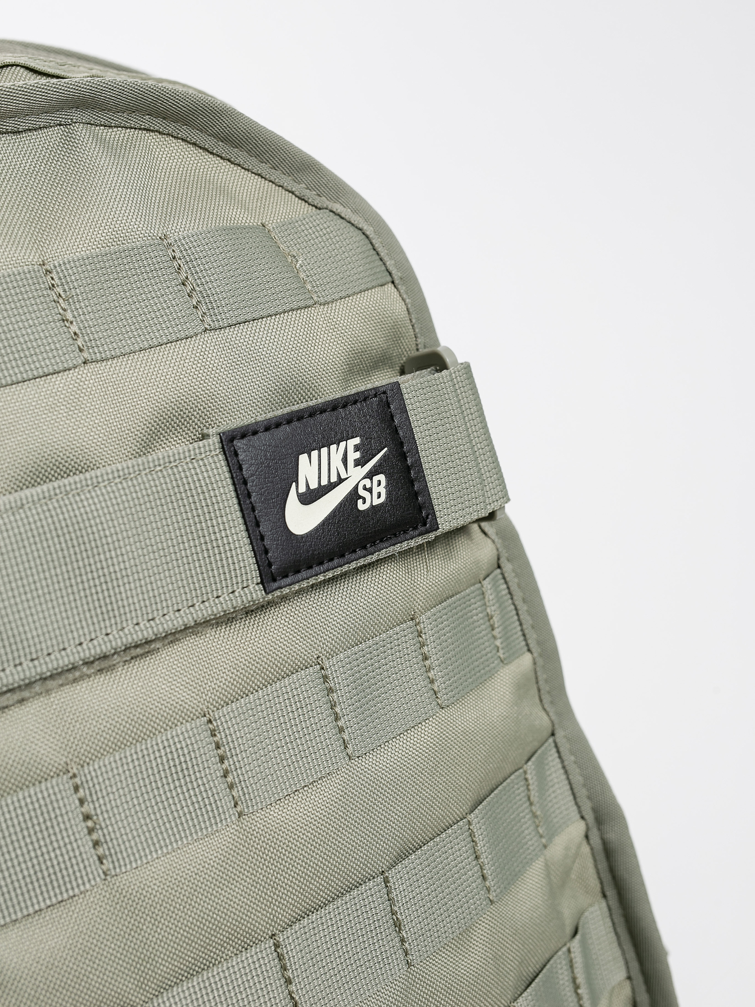 Batoh Nike SB Rpm (light army/light army/coconut milk)