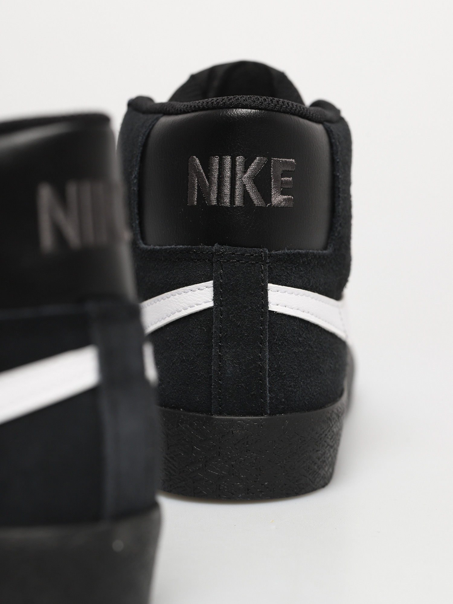 Boty Nike SB Zoom Blazer Mid (black/white black black)