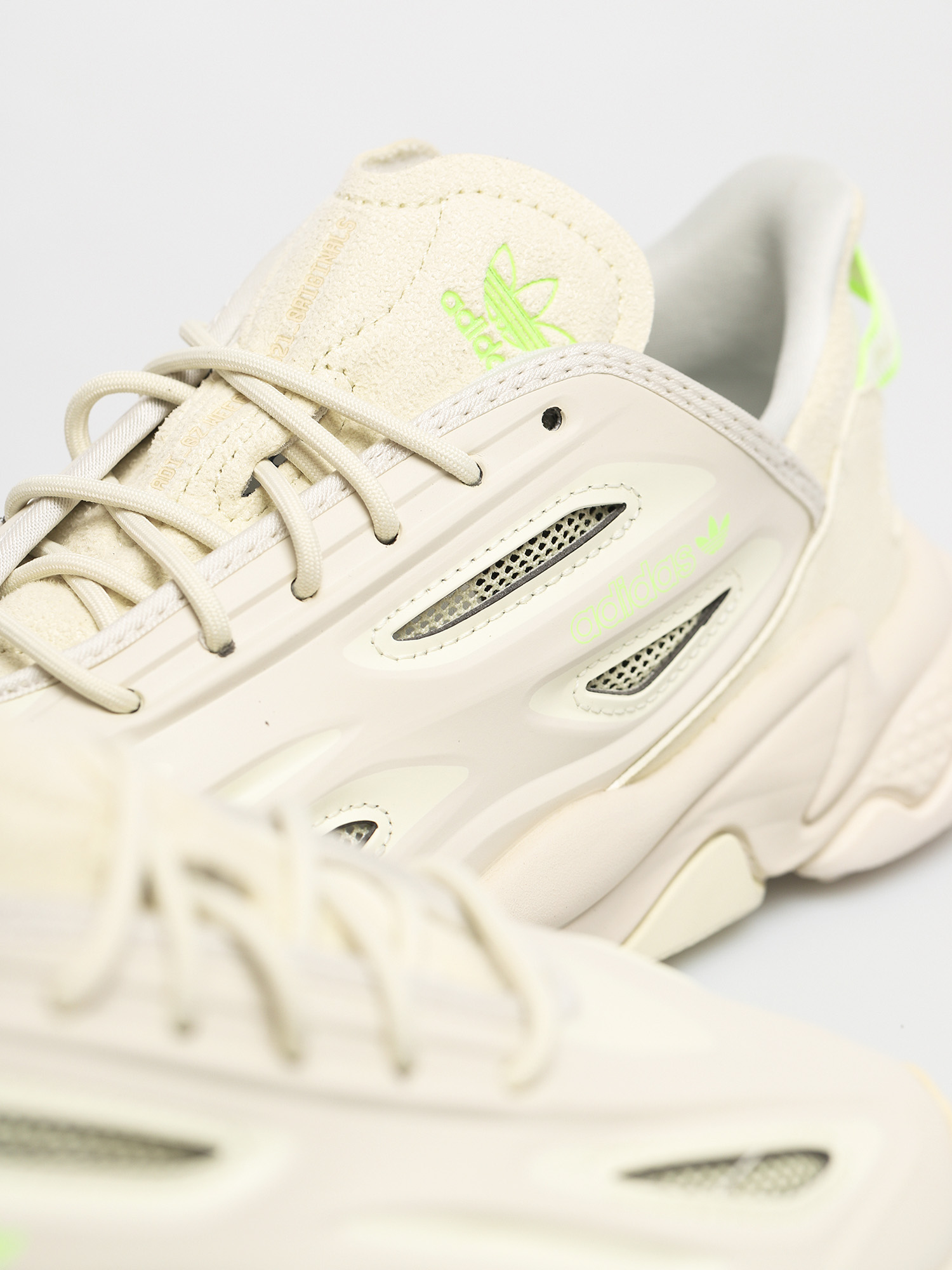 Boty adidas Originals Ozweego Celox Wmn (talc/sand/siggnr)