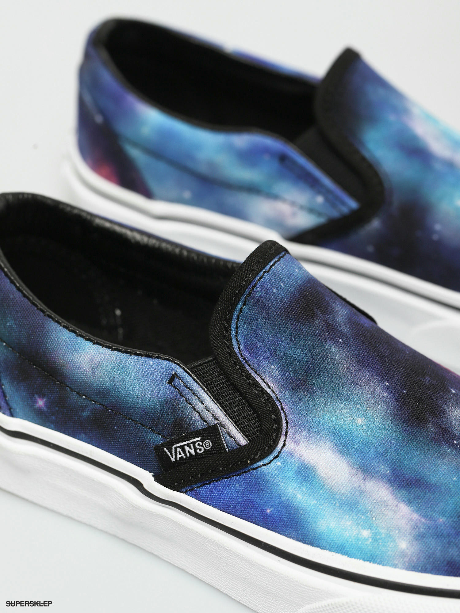 Want to present day naked Boty Vans Classic Slip On (galaxy black/true white)
