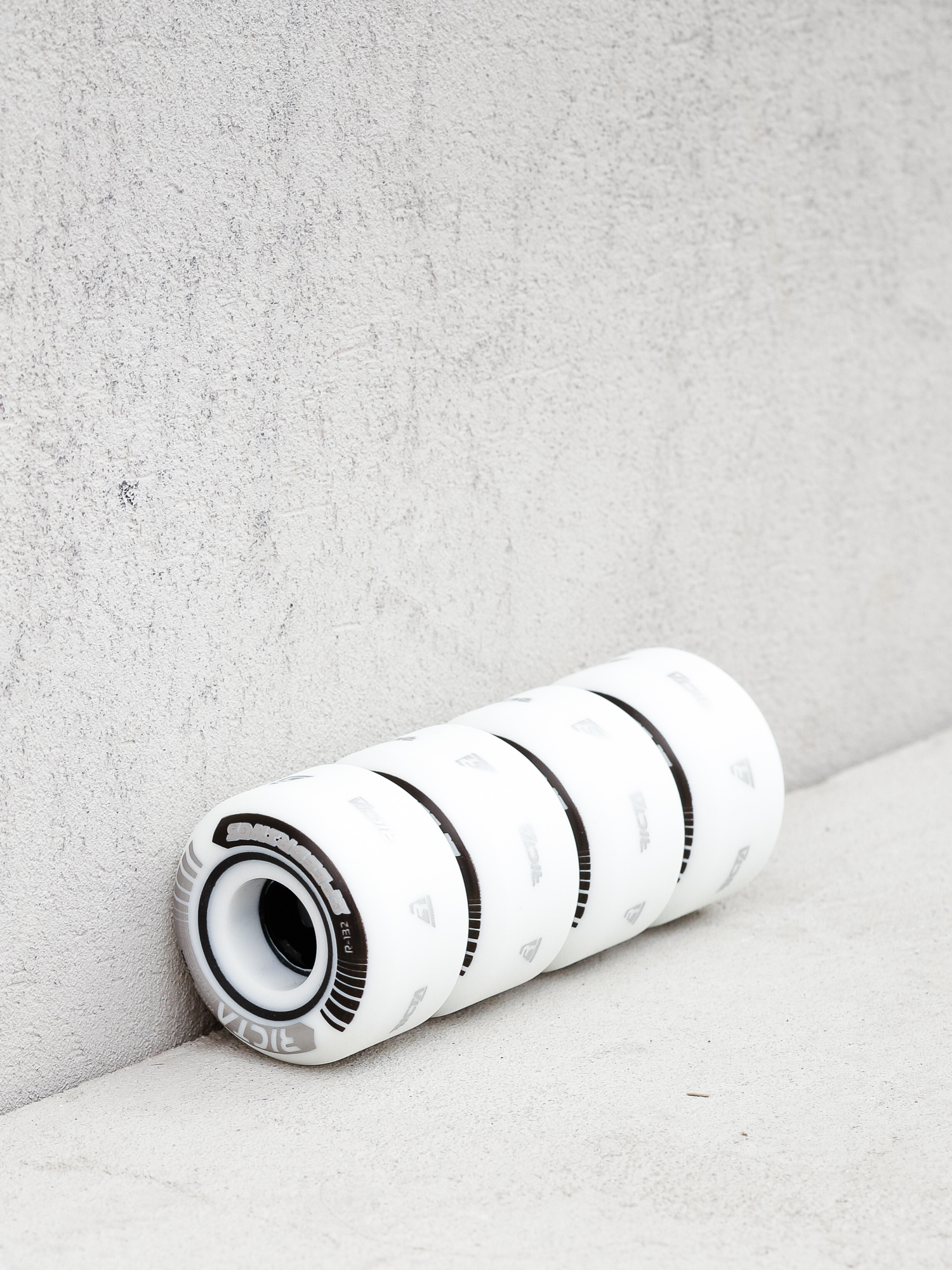 Kolečka Ricta Speedrings Wide 99a (white/silver)