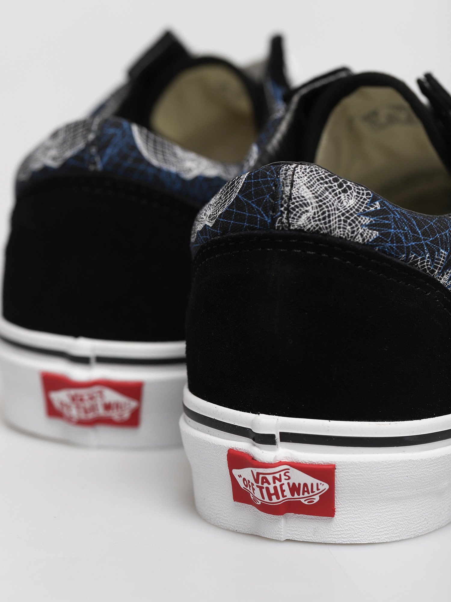 Boty Vans Old Skool (wireframe skulls/blktrwt)