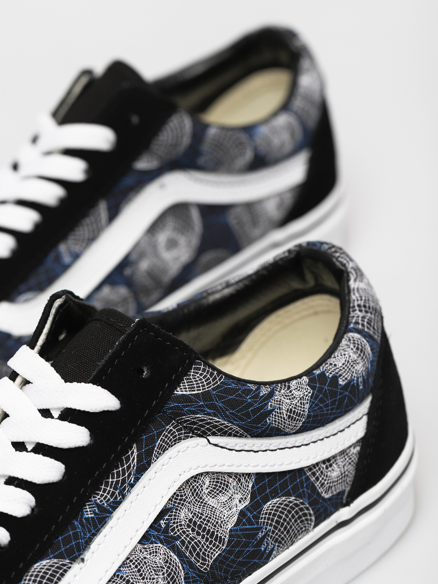 Boty Vans Old Skool (wireframe skulls/blktrwt)