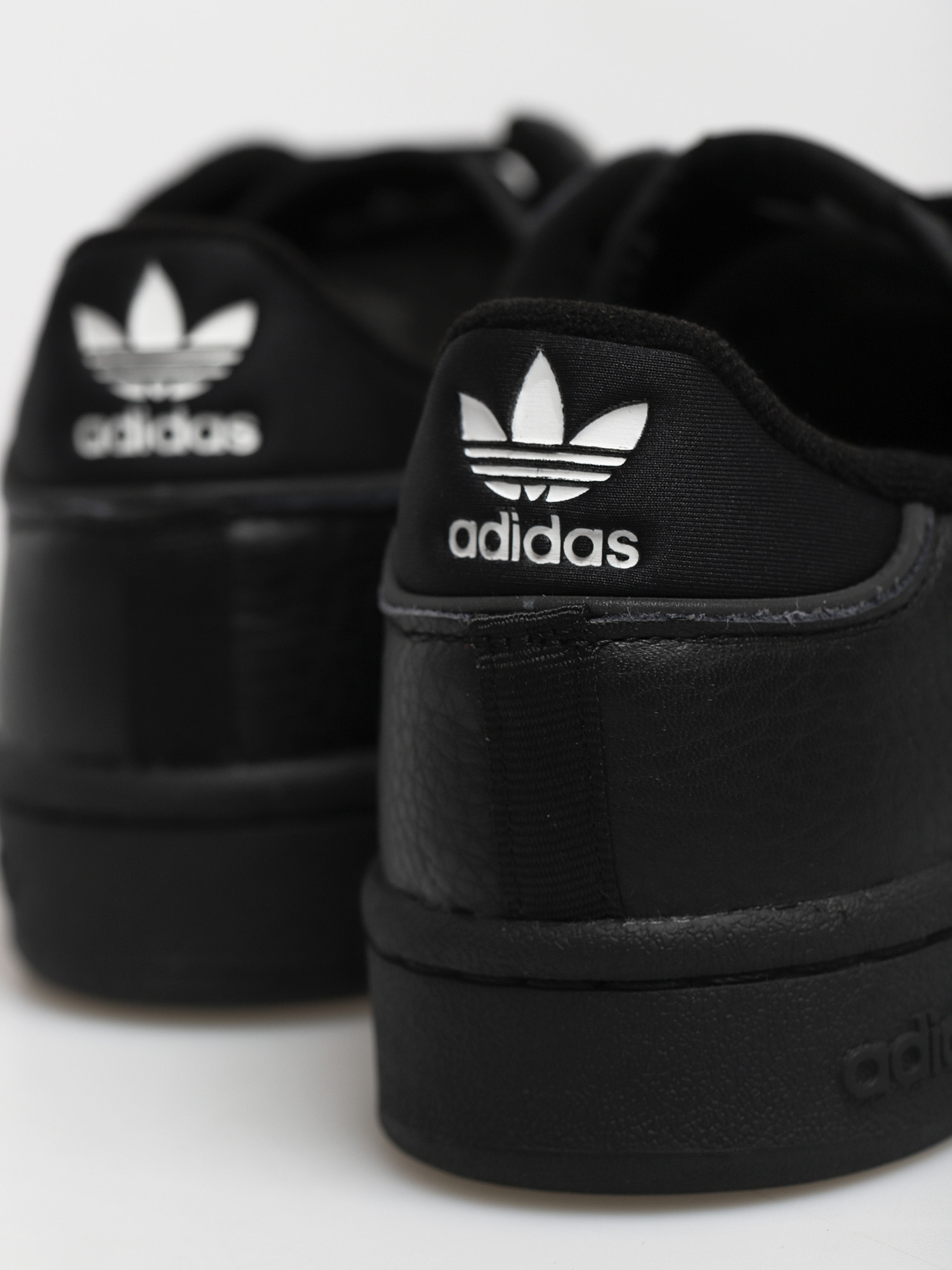 Boty adidas Originals Continental 80 Stripes (cblack/conavy/vivred)