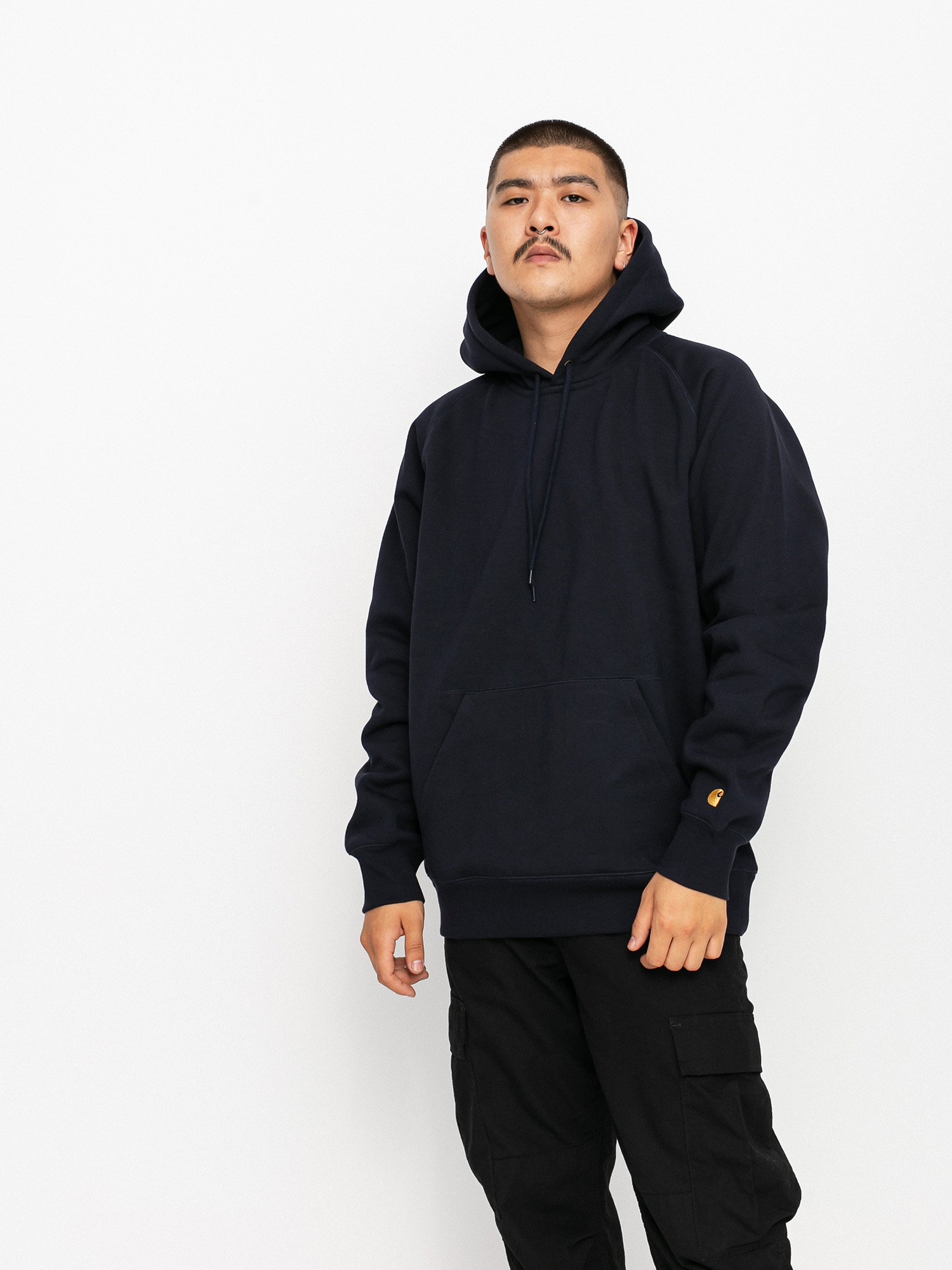 Mikina s kapucí Carhartt WIP Chase HD (dark navy/gold)