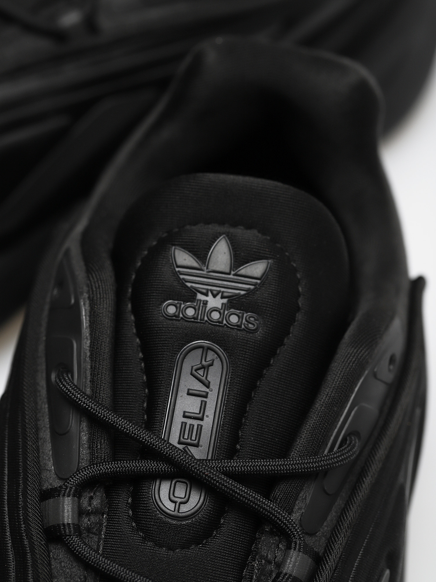 Boty adidas Originals Ozelia (cblack/cblack/carbon)