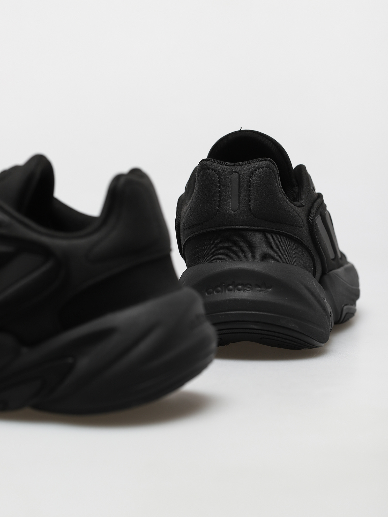 Boty adidas Originals Ozelia (cblack/cblack/carbon)