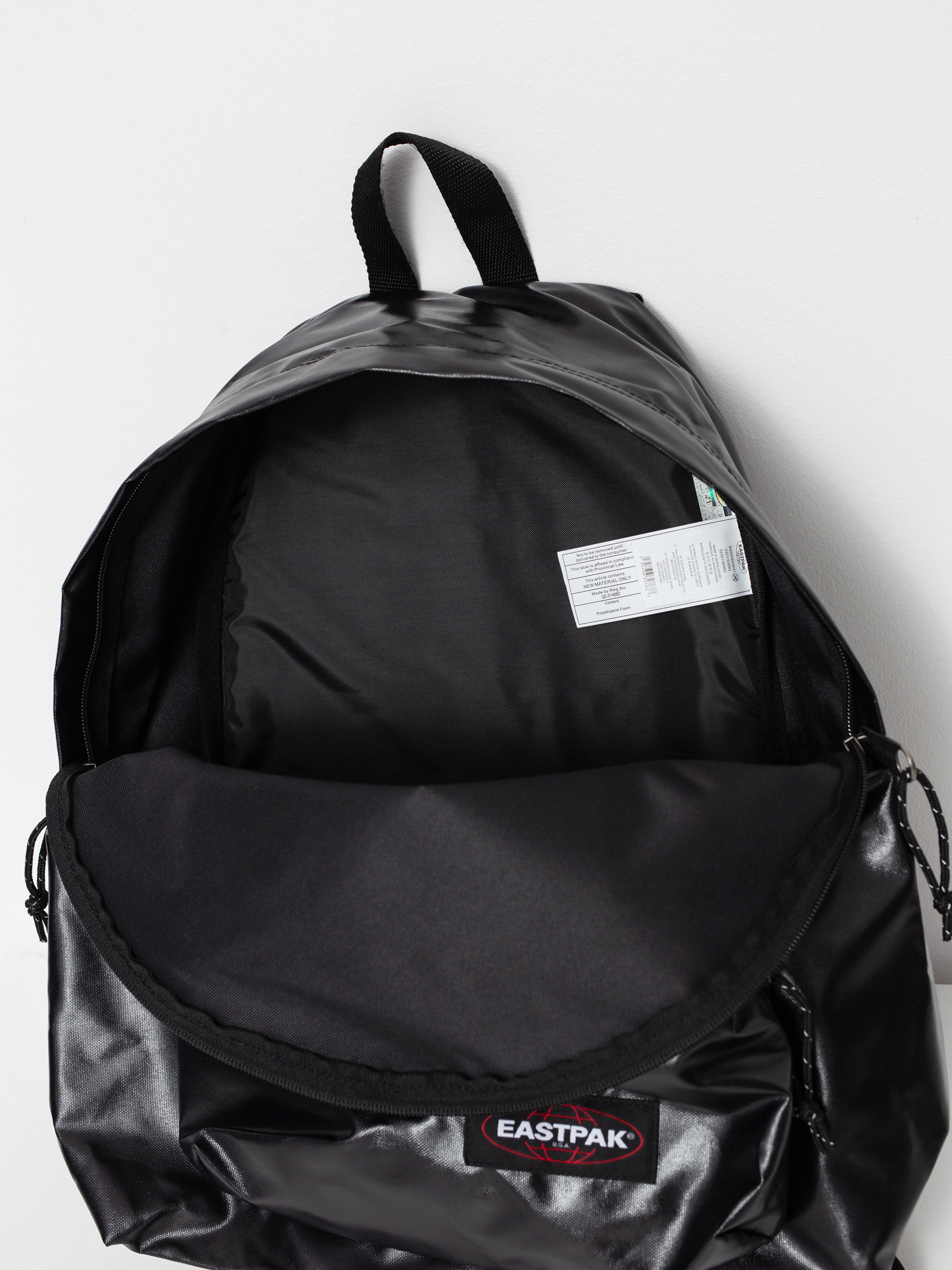 Batoh Eastpak Padded Pak R (shine black)