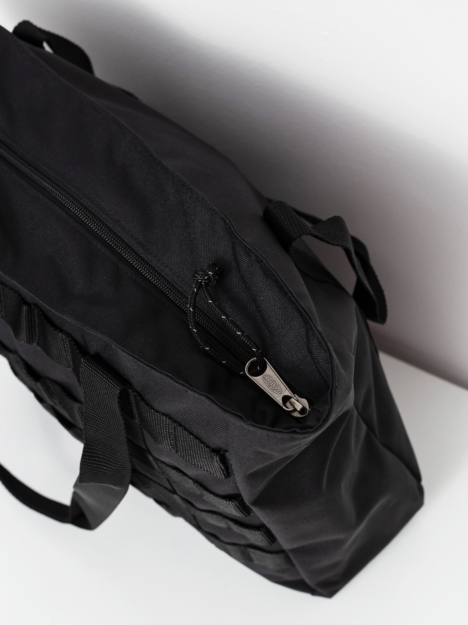 Kabelka Eastpak Fox (strapped black)