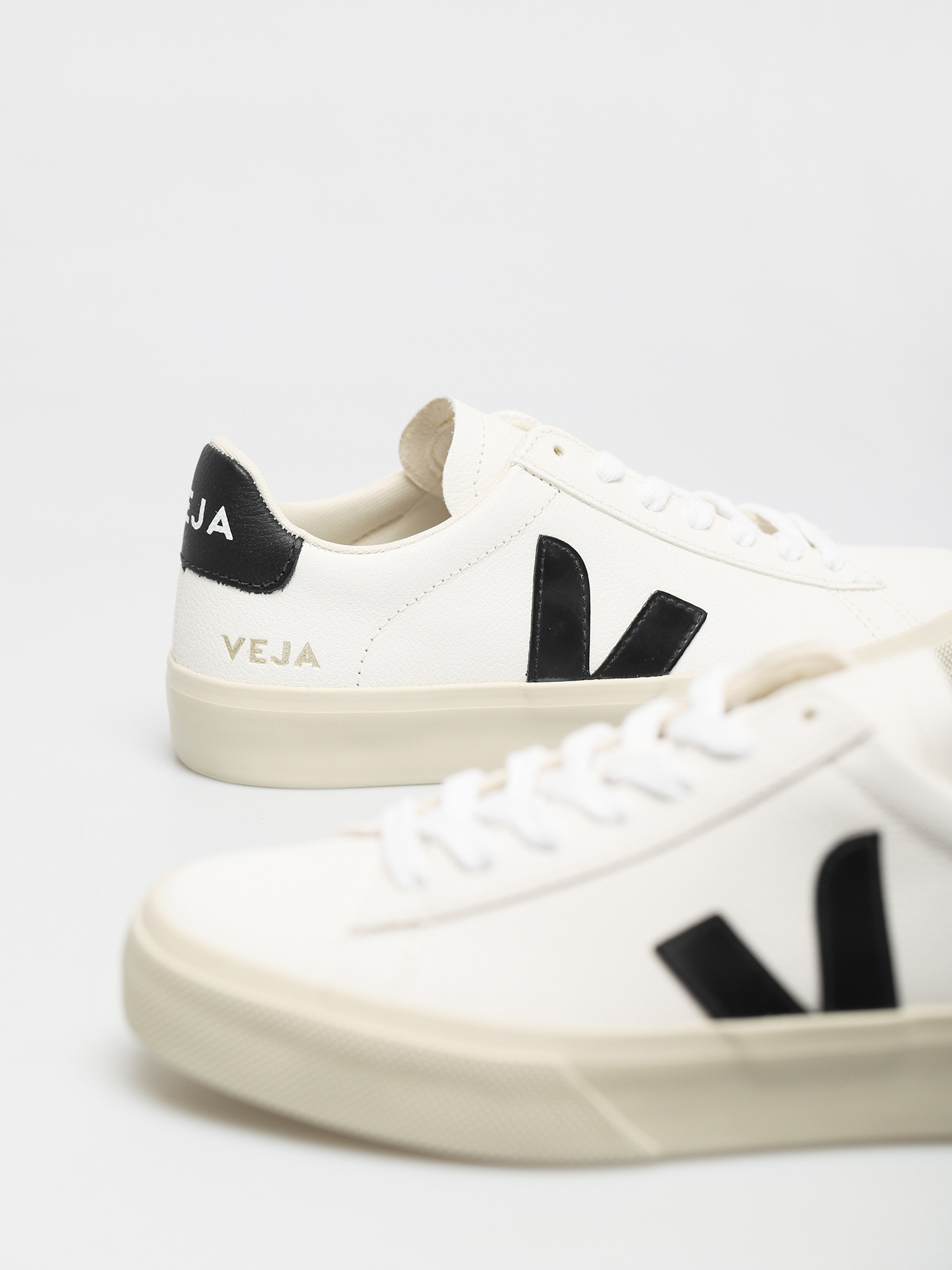 Boty Veja Campo Wmn (chromefree leather white black)