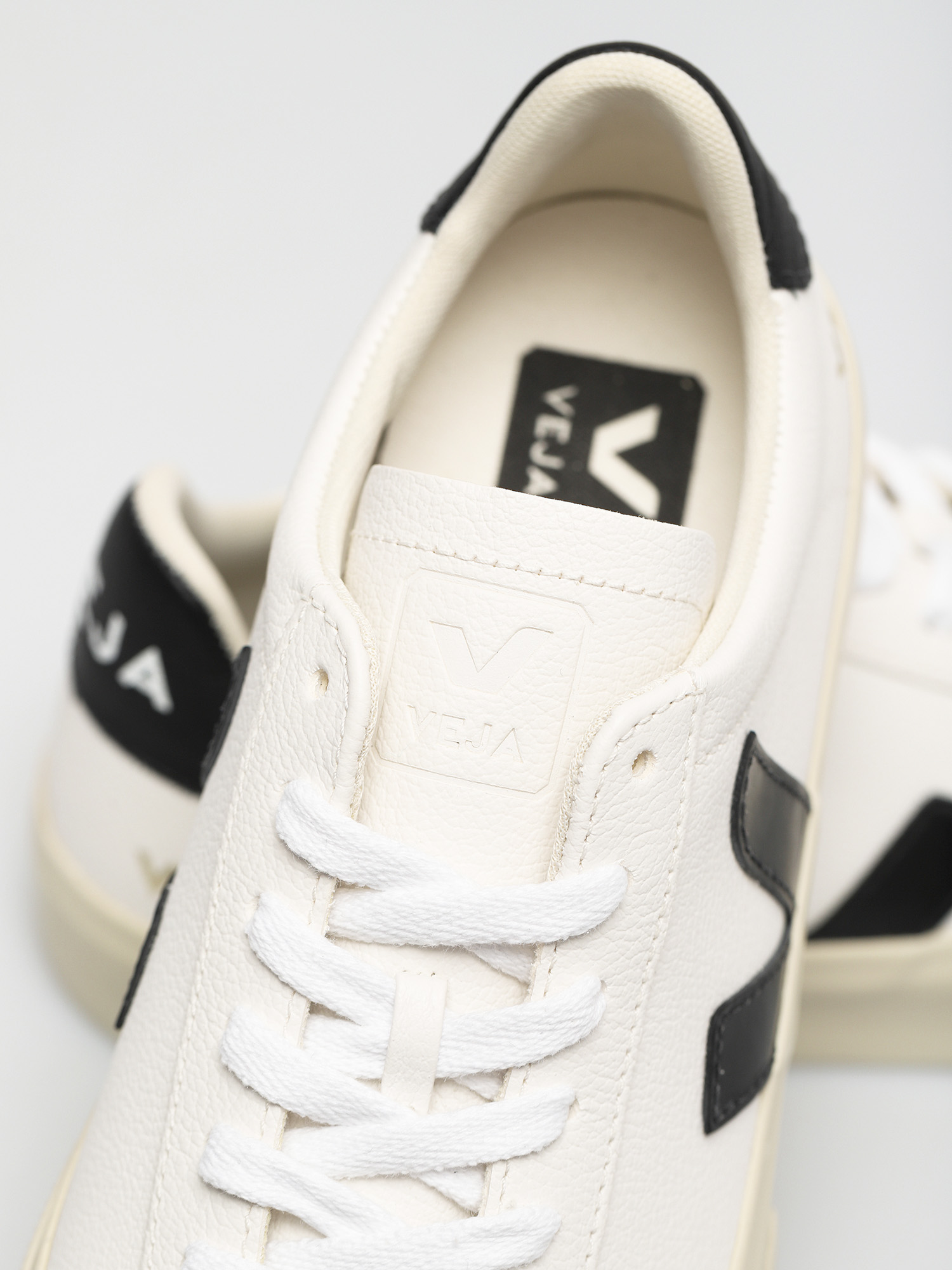 Boty Veja Campo Wmn (chromefree leather white black)