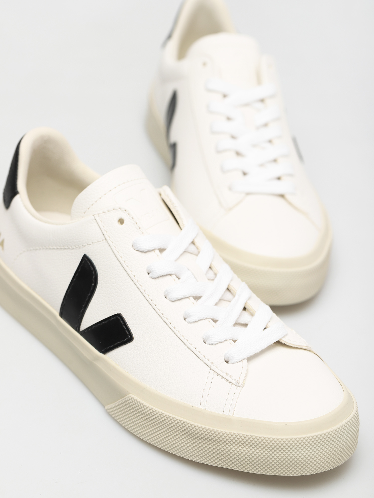 Boty Veja Campo Wmn (chromefree leather white black)