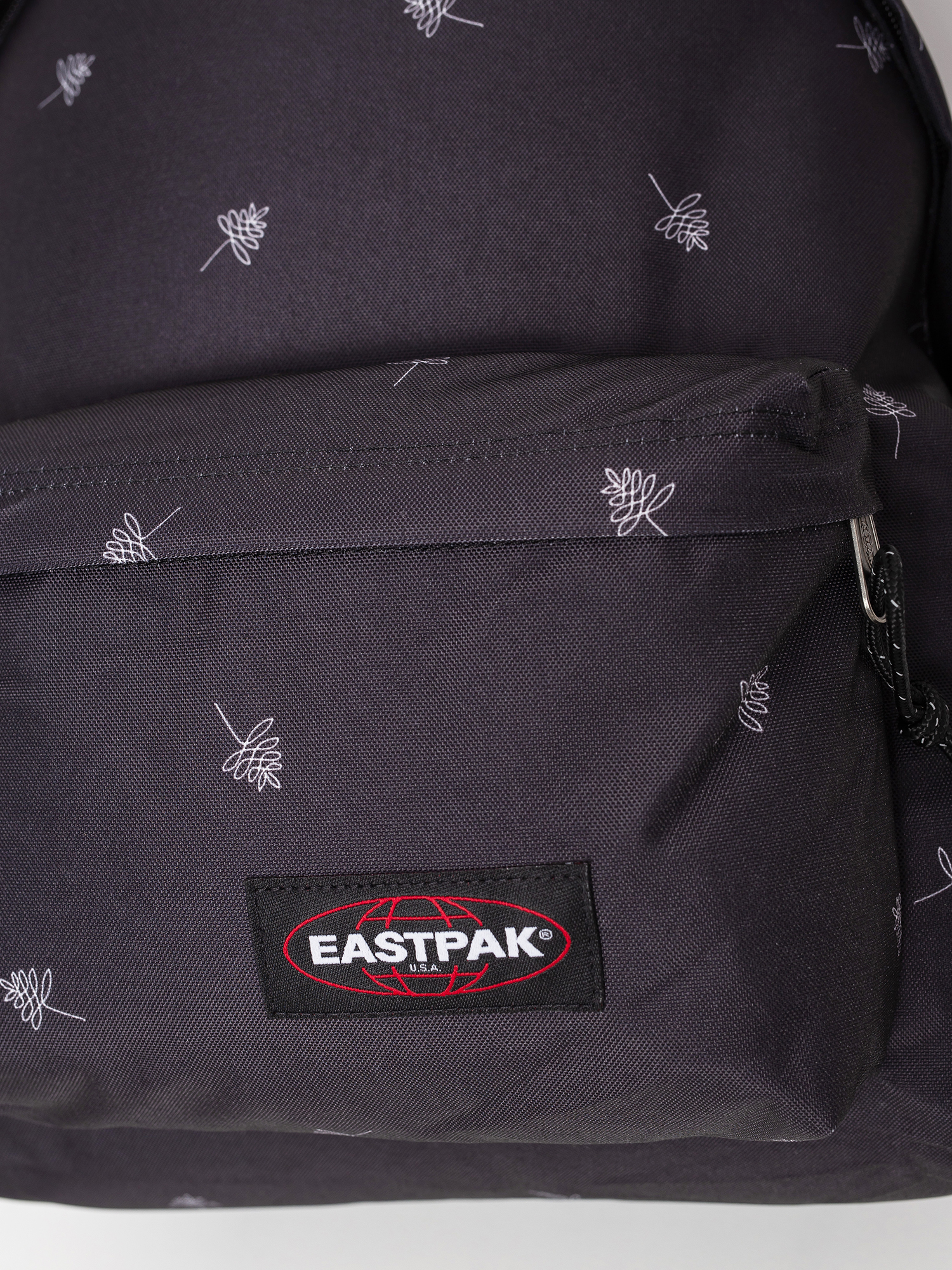 Batoh Eastpak Padded Pak R (line black)