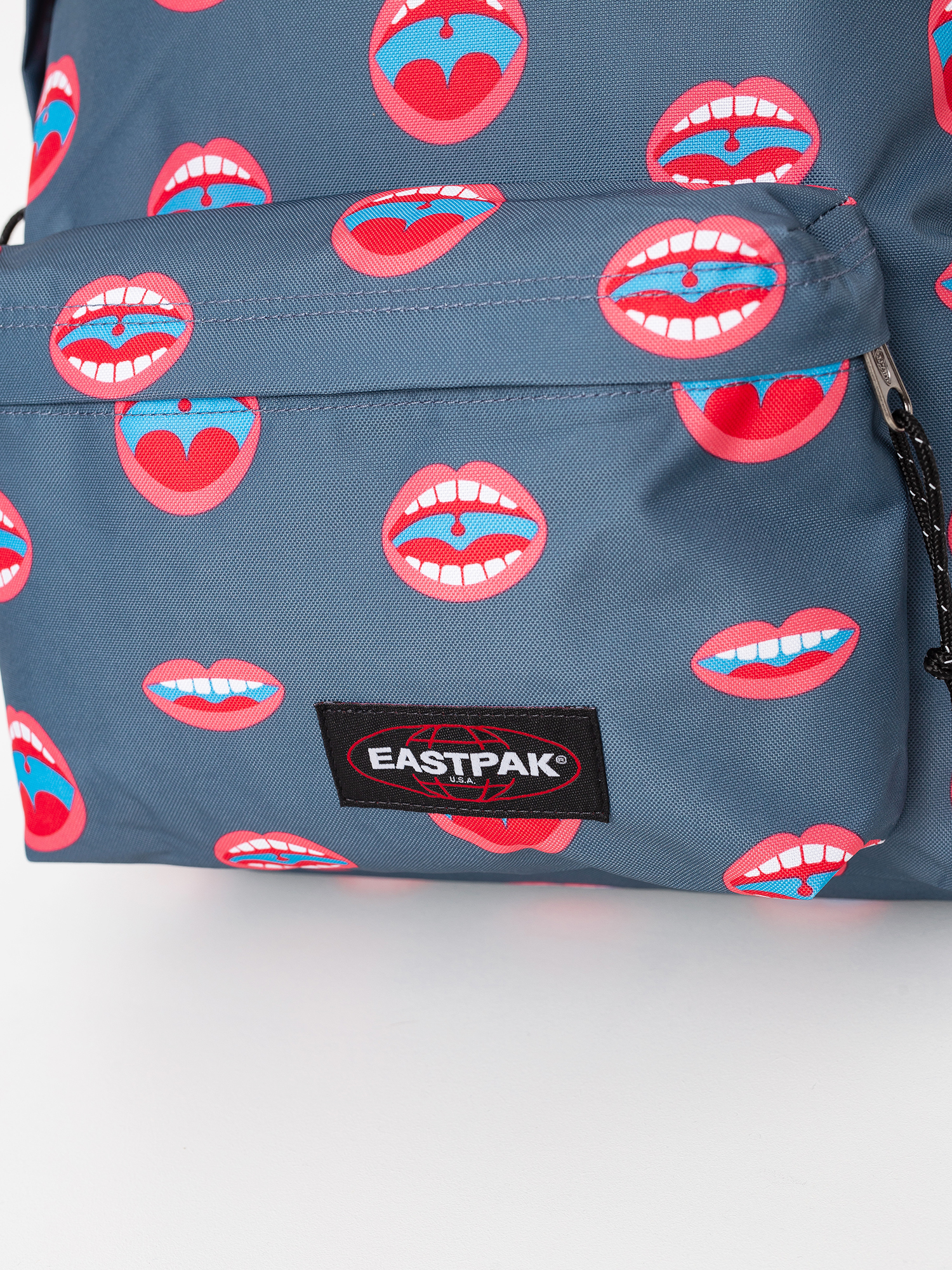 Batoh Eastpak Padded Pak R (wall art mouth)