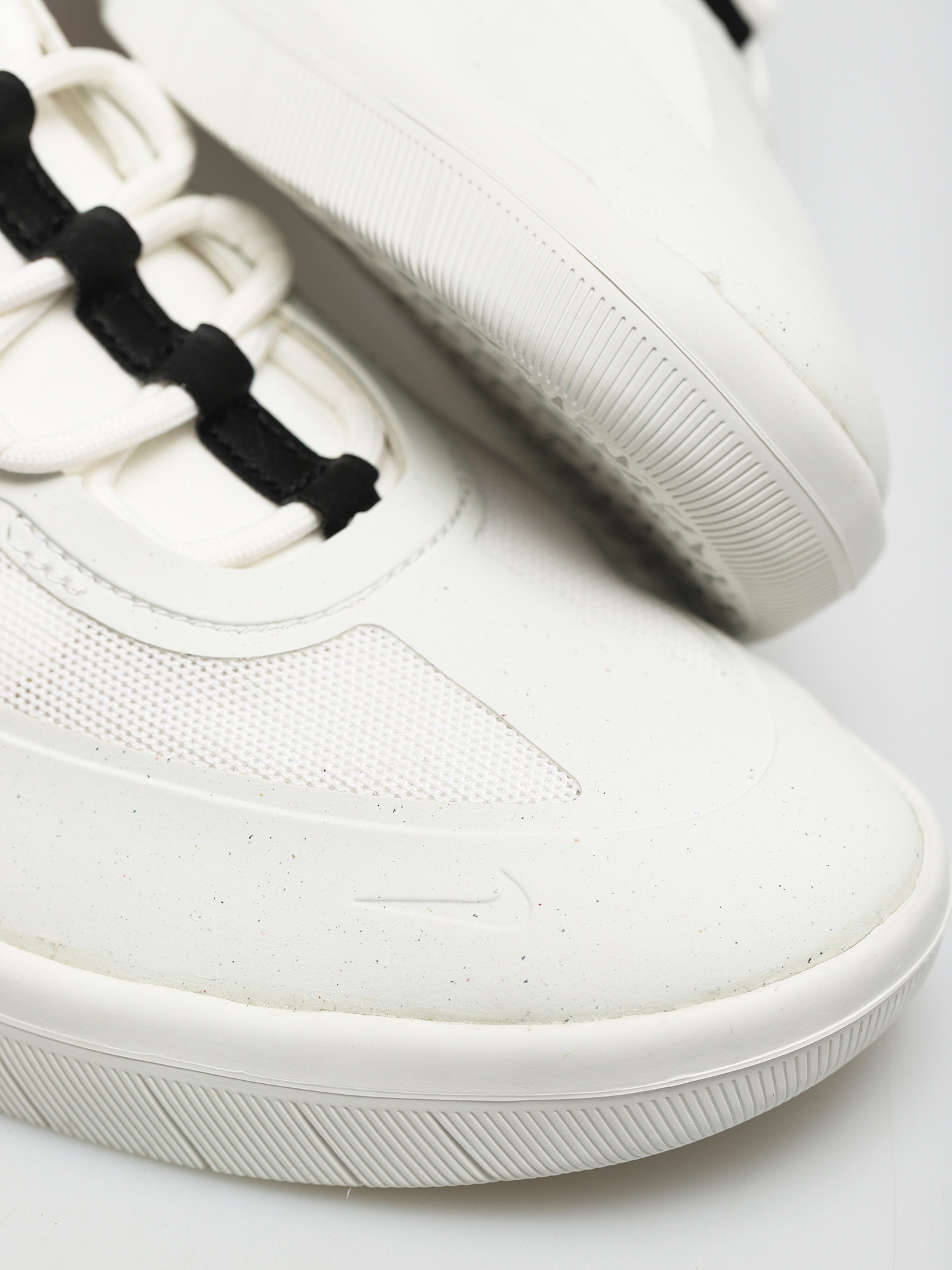 Boty Nike SB Nyjah Free 2 (summit white/blue hero chile red black)