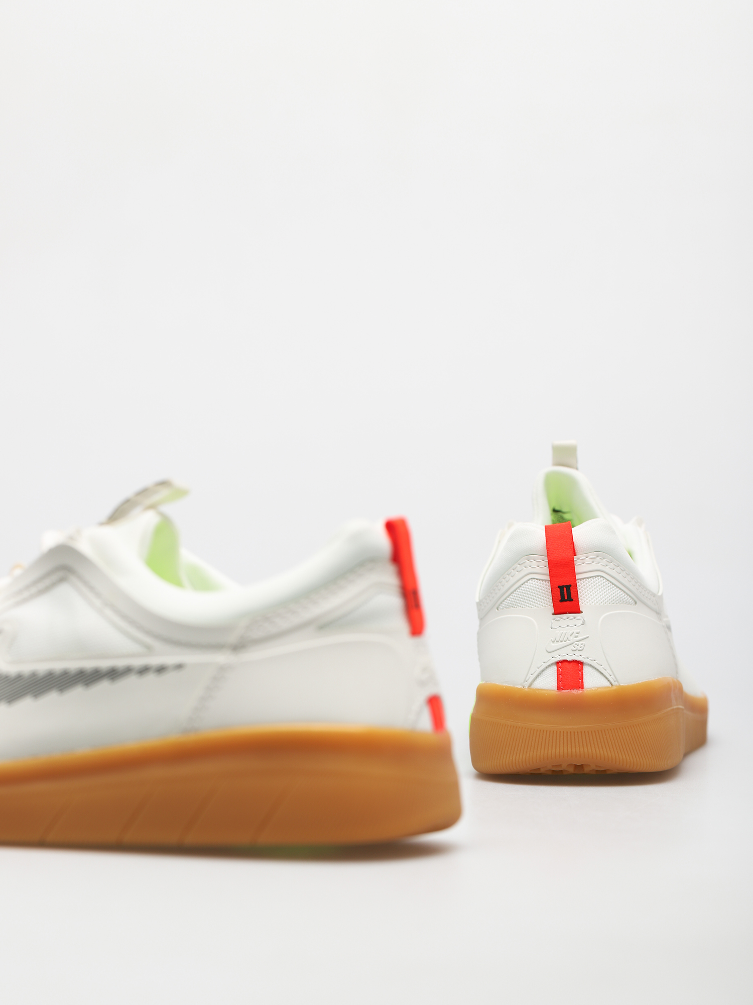 Boty Nike SB Nyjah Free 2 (summit white/black bright crimson)