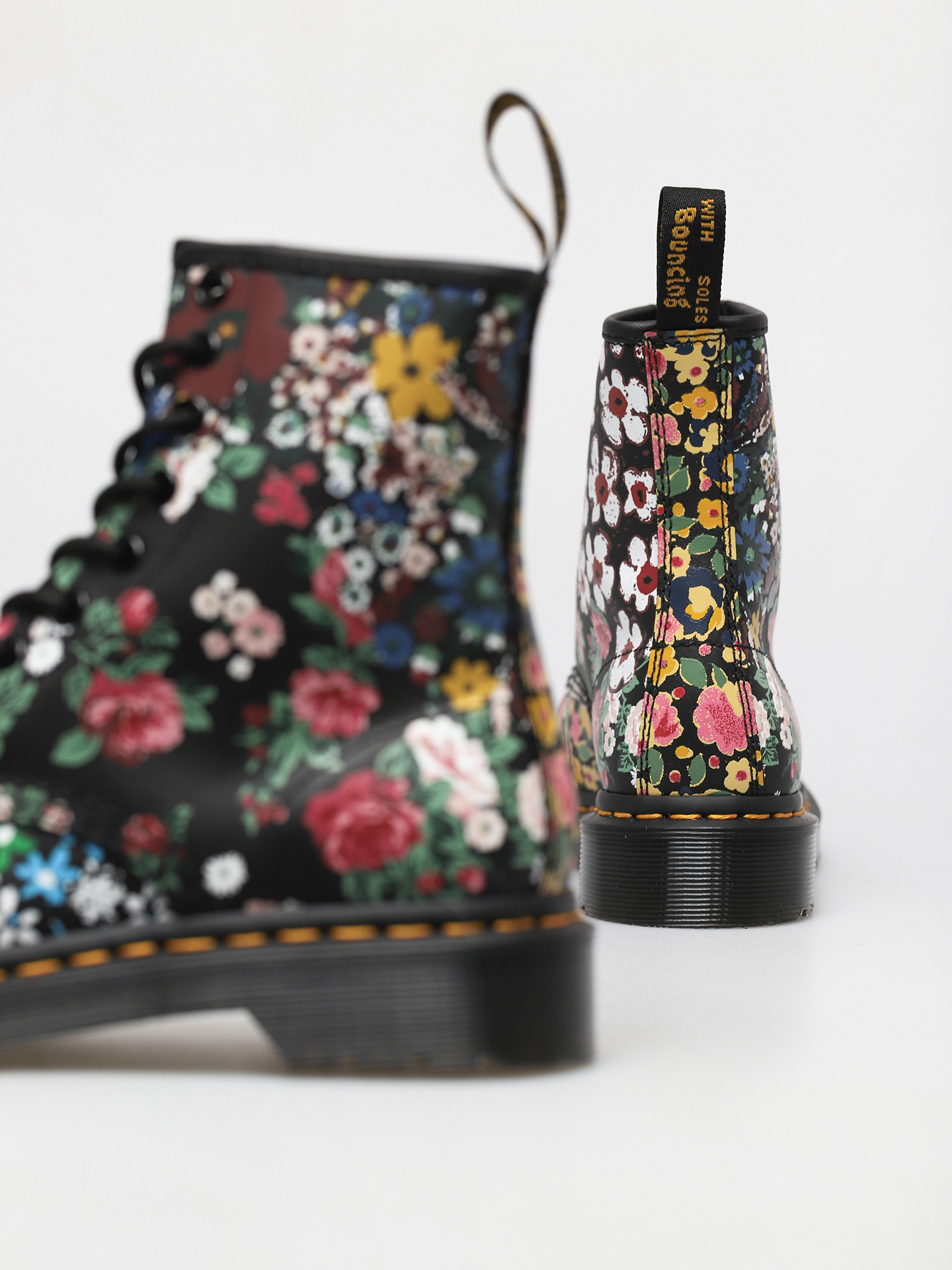 Boty Dr. Martens 1460 Pascal Wmn (floral mash up white/black)