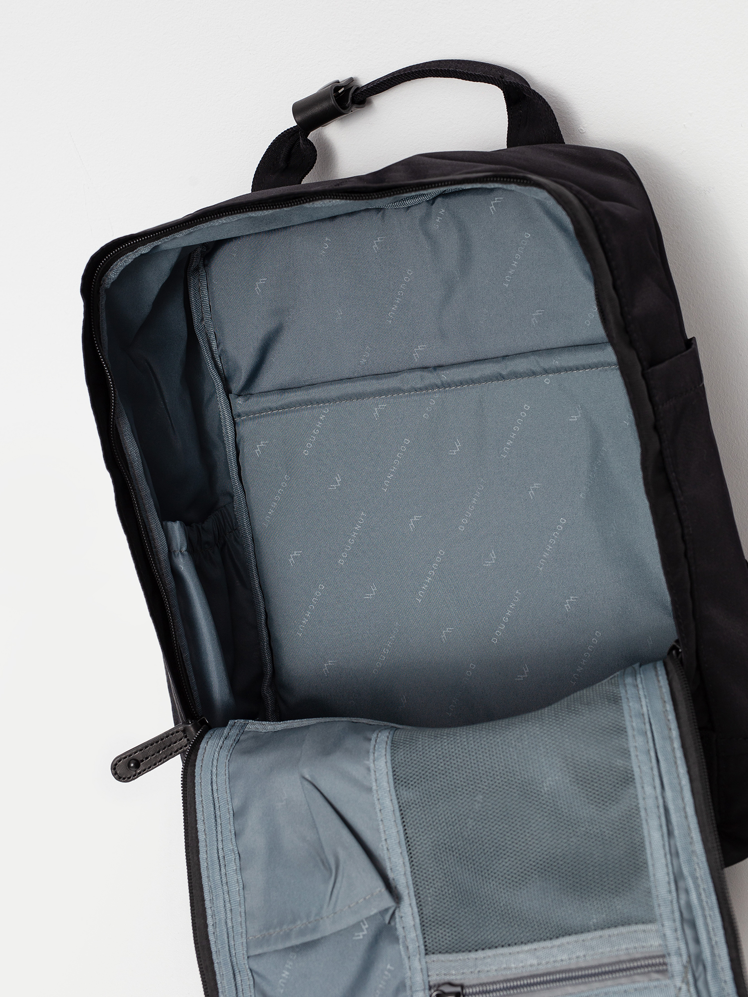 Batoh Doughnut Macaroon Black Series (black series)