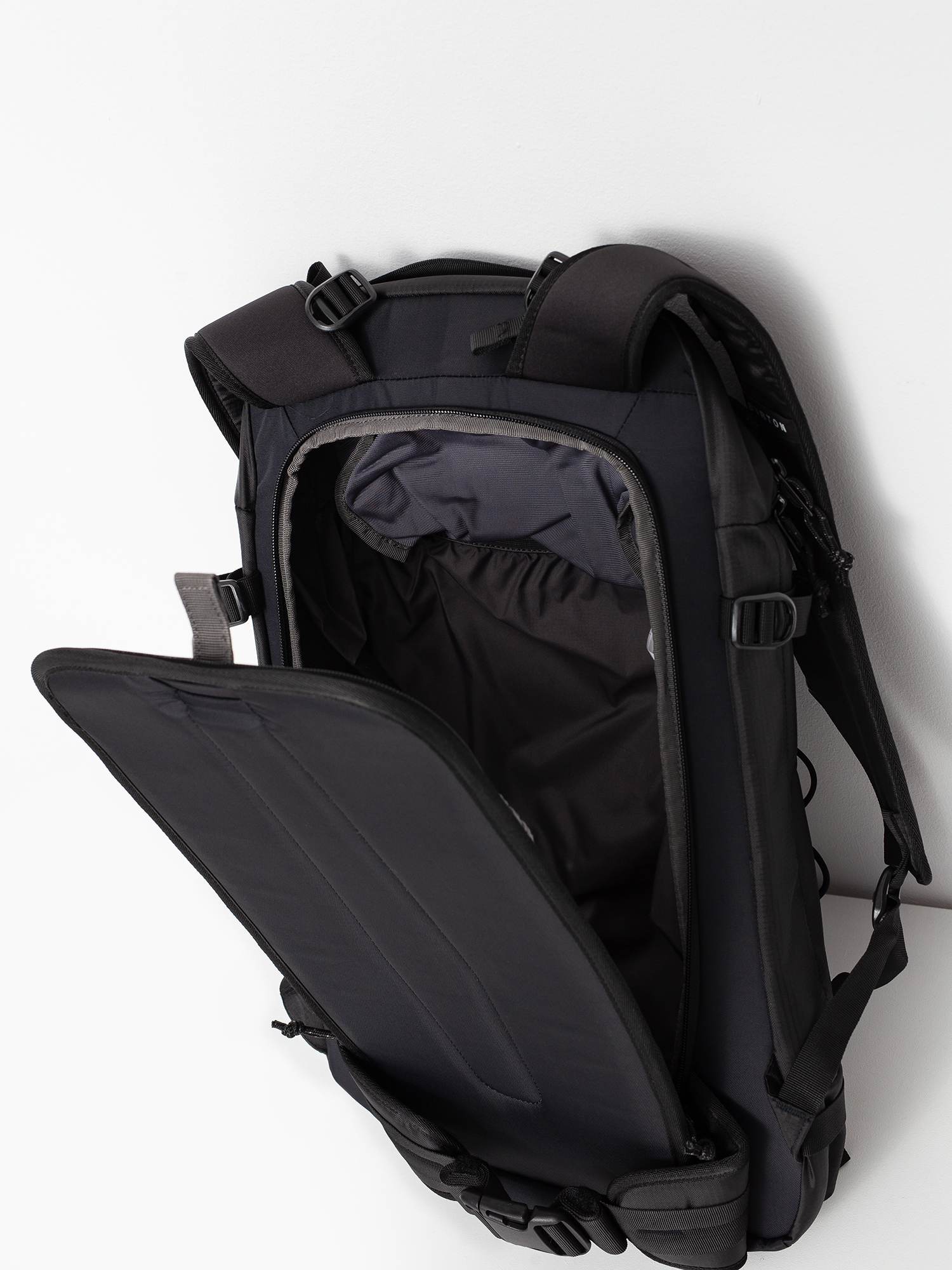 Batoh Burton Sidehill 25L (true black)