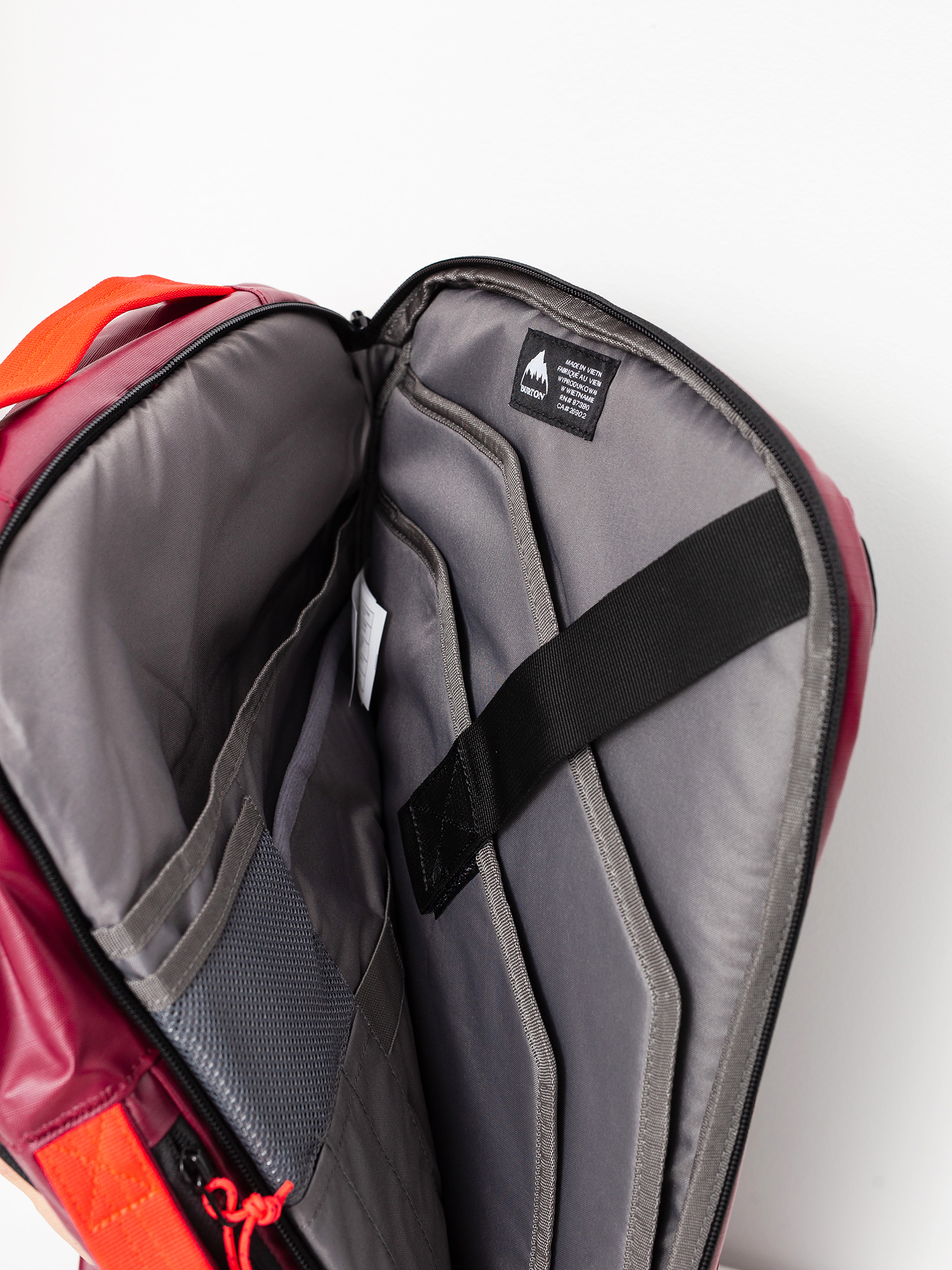 Batoh Burton Multipath Commuter 26L (mulled berry coated)