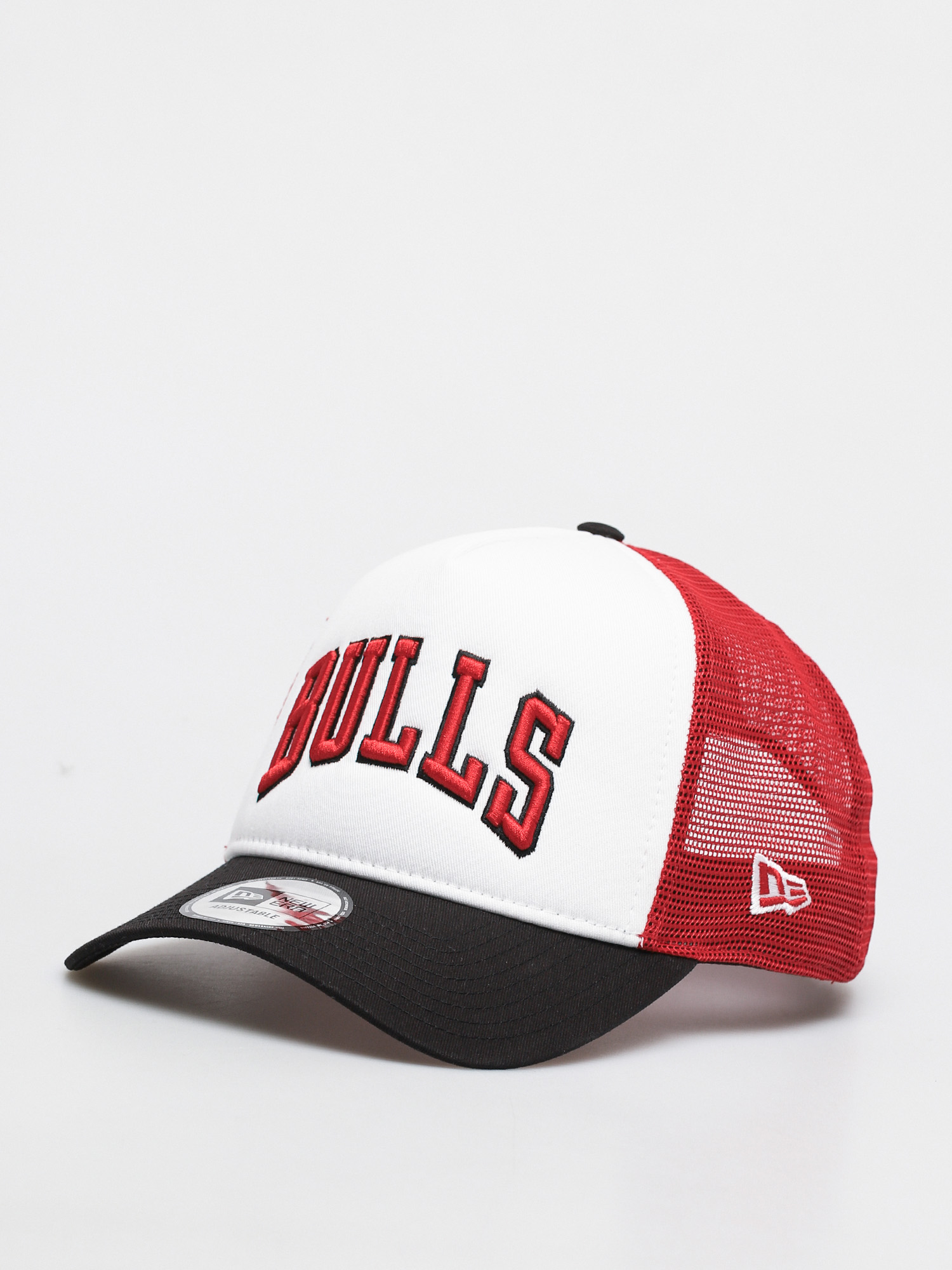 Kšiltovka  New Era Team Arch Trucker Chicago Bulls (black)