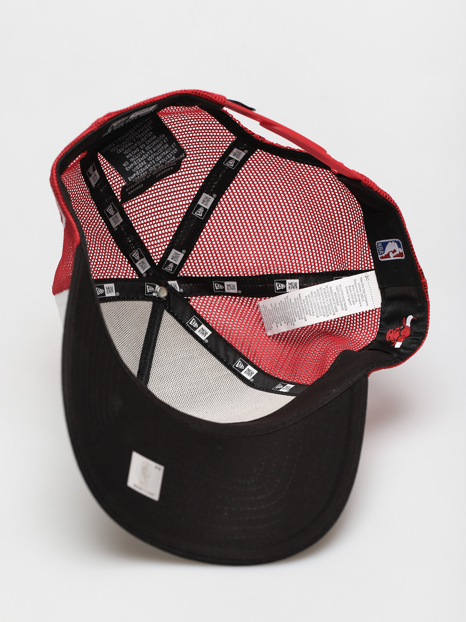 Kšiltovka  New Era Team Arch Trucker Chicago Bulls (black)