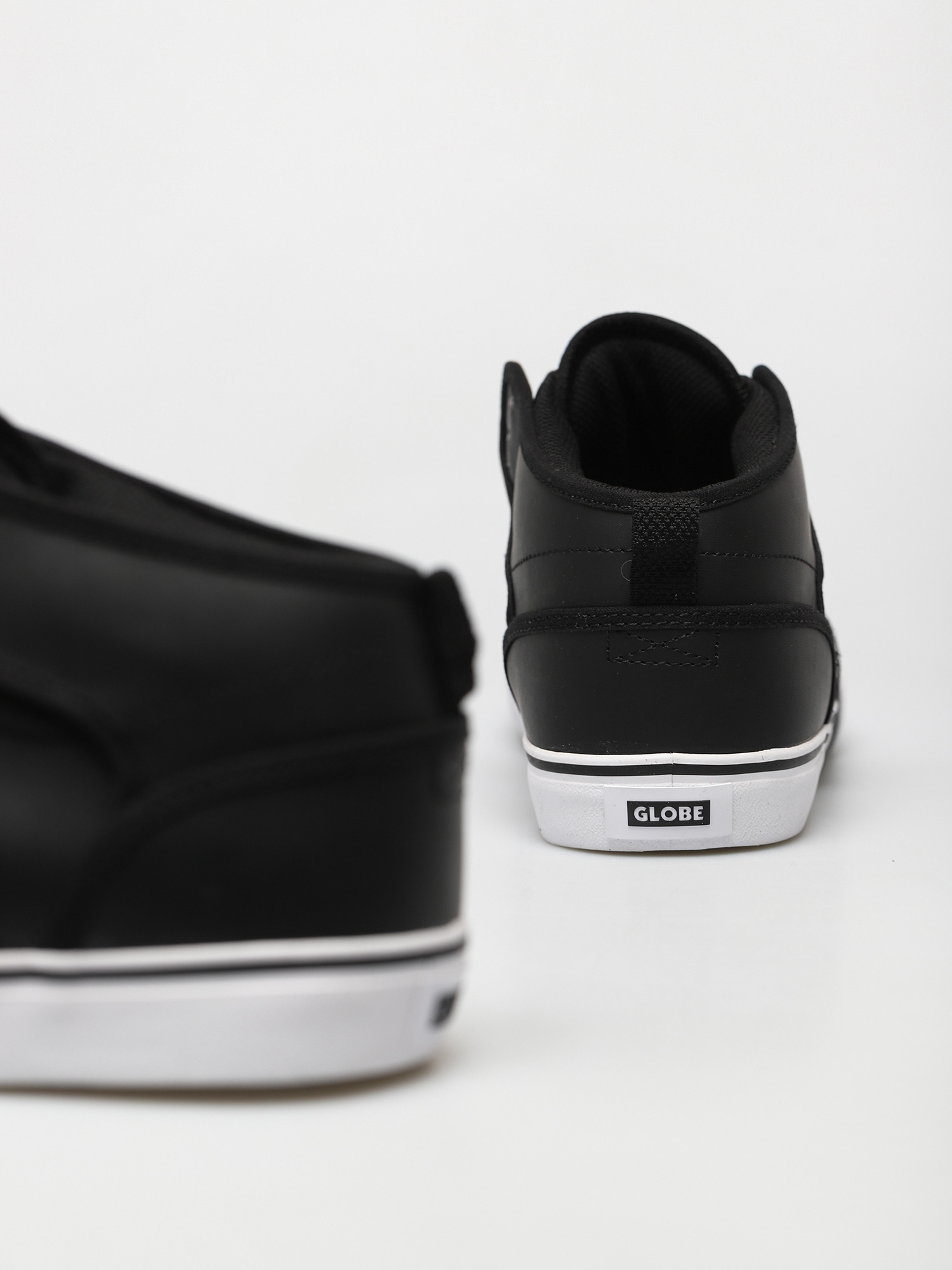 Boty Globe Motley Mid (black/white/plus)