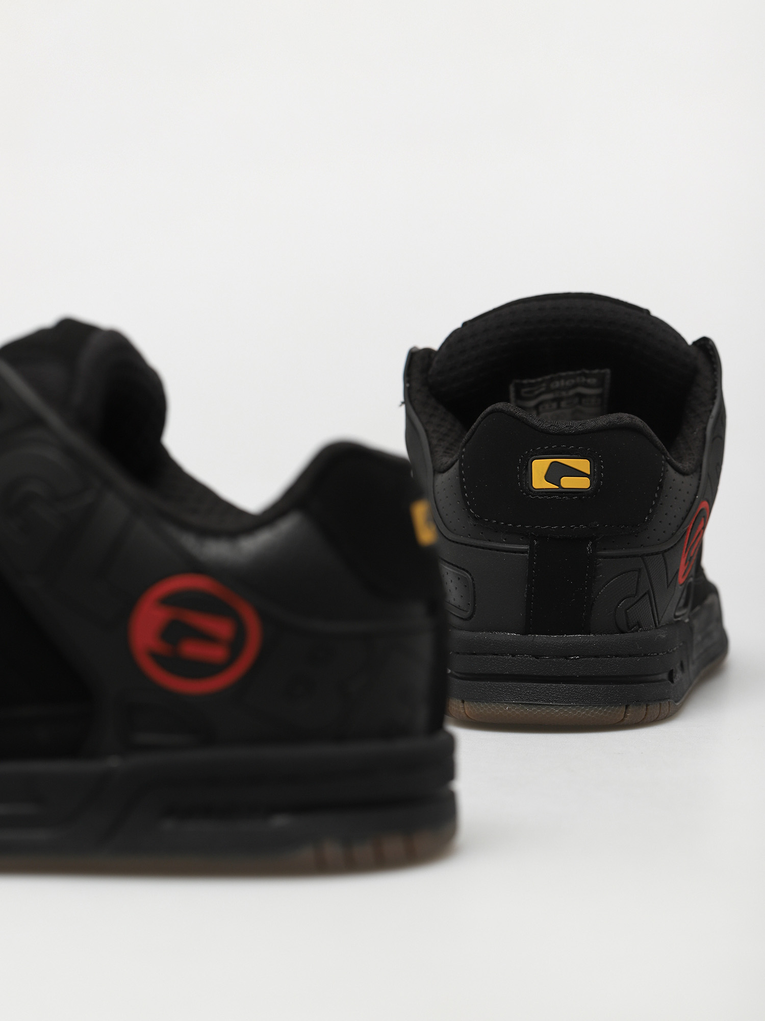 Boty Globe Tilt (black rasta)