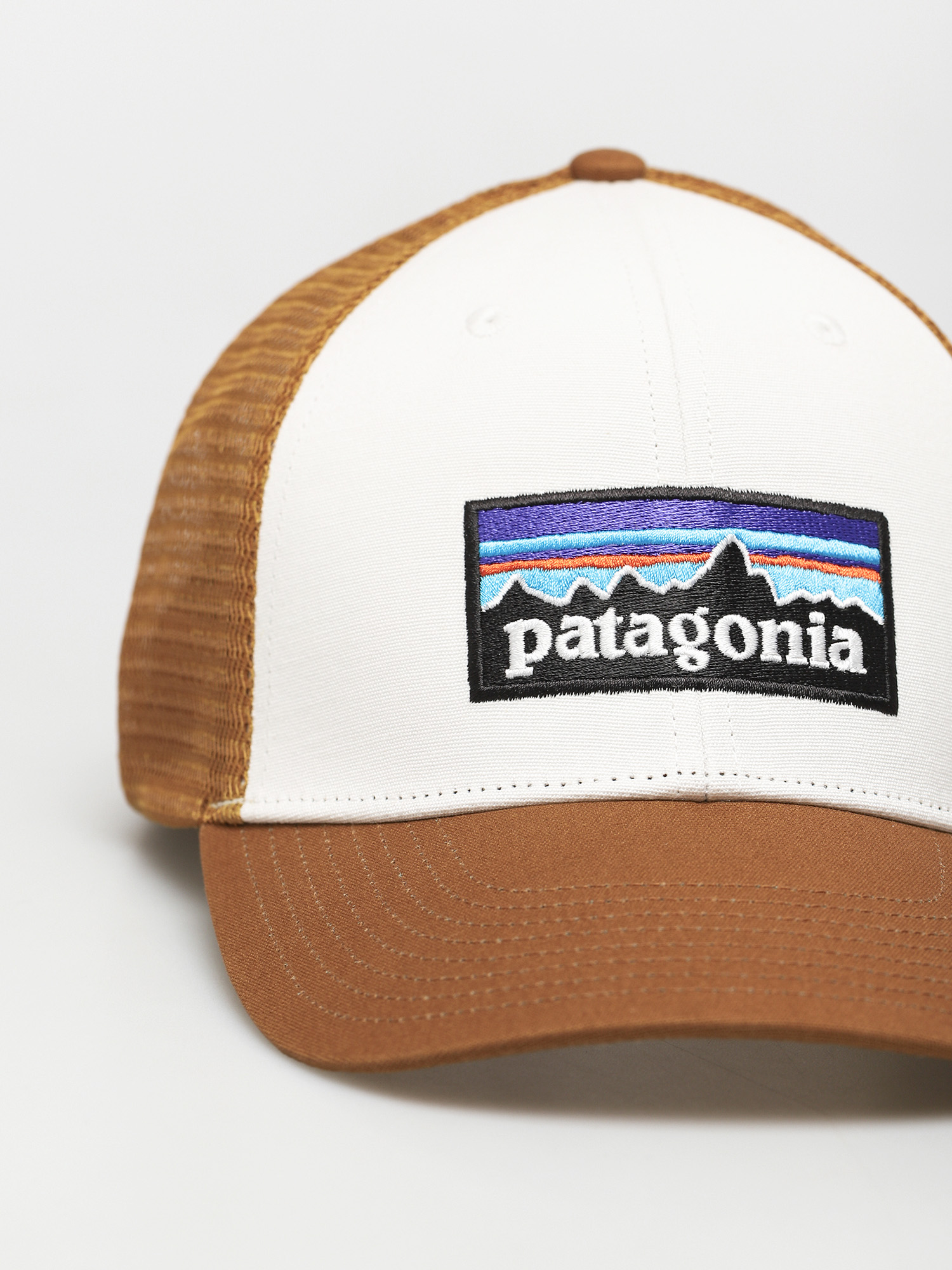Kšiltovka  Patagonia P 6 Logo LoPro Trucker (white w/bear brown)