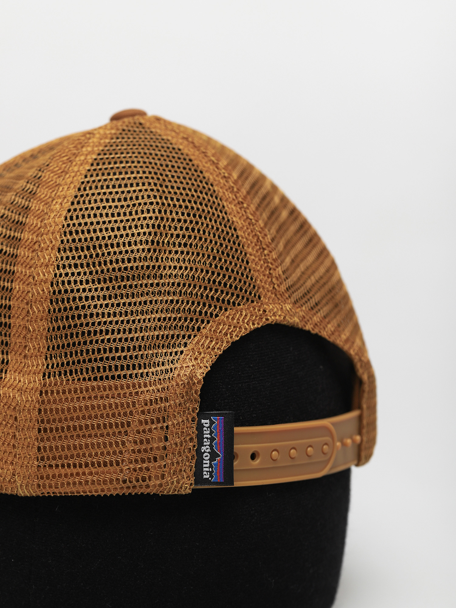 Kšiltovka  Patagonia P 6 Logo LoPro Trucker (white w/bear brown)