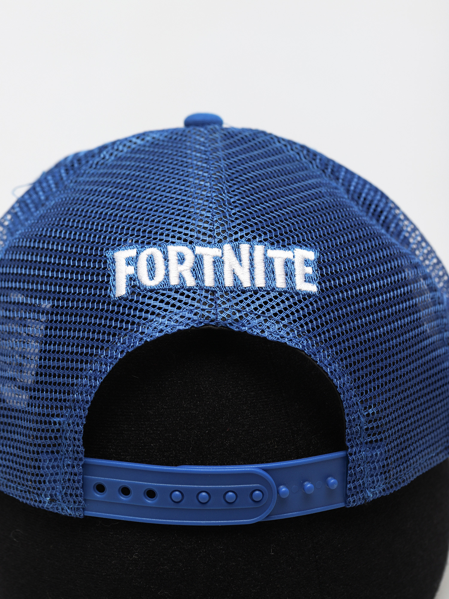 Kšiltovka  New Era Fortnite Battle Bus Trucker (white/blue)